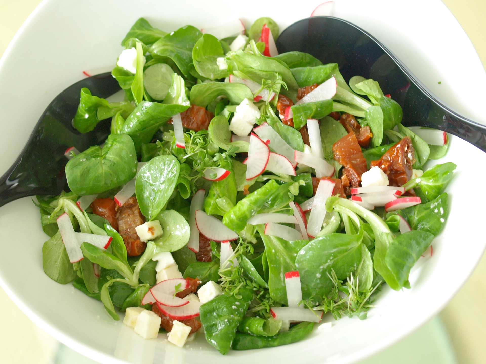 Feldsalat mit Feta-Kse und getrockneten
              Tomaten