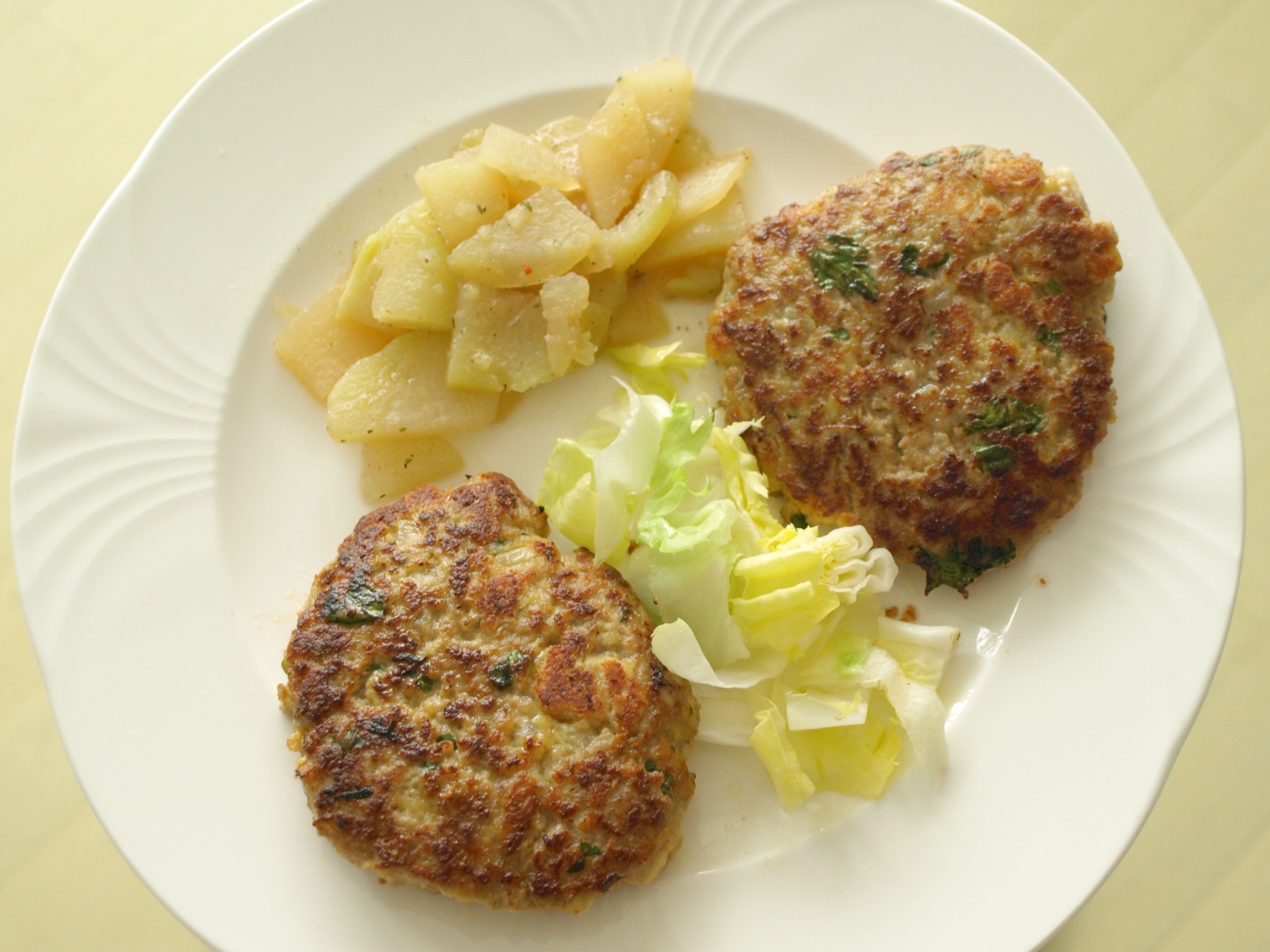 Berliner Buletten mit Kohlrabigemse