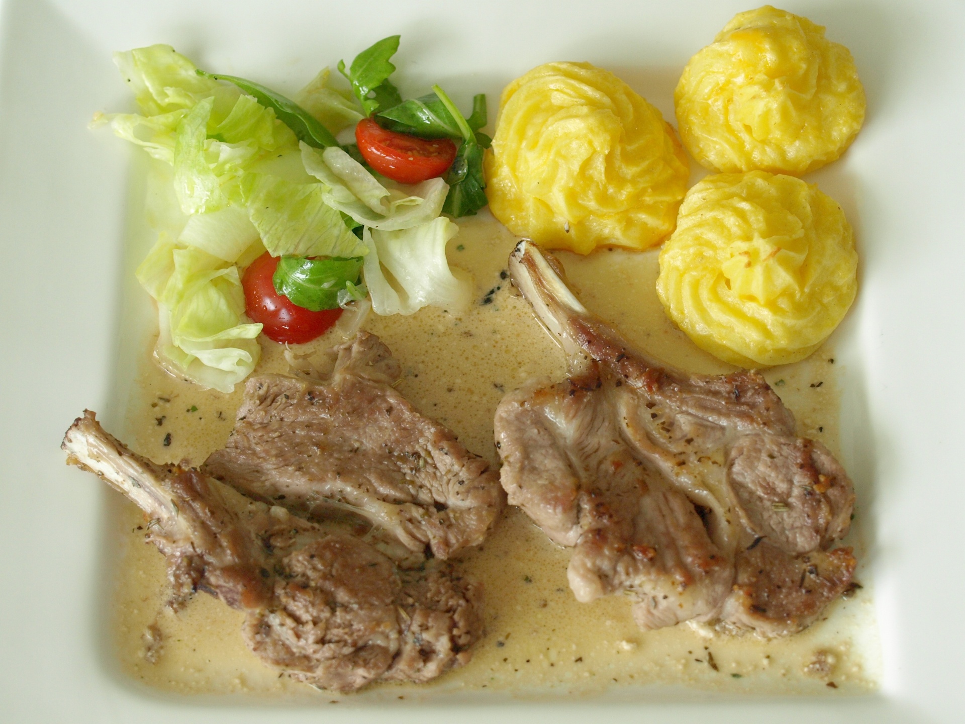 Lammkoteletts mit Herzoginkartoffeln