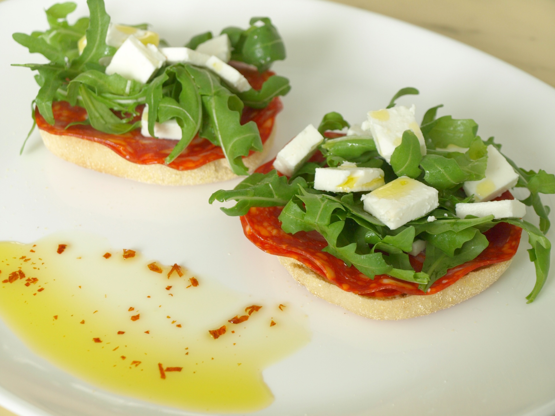 Toasties mit Chorizo, Schafskse und Rucola