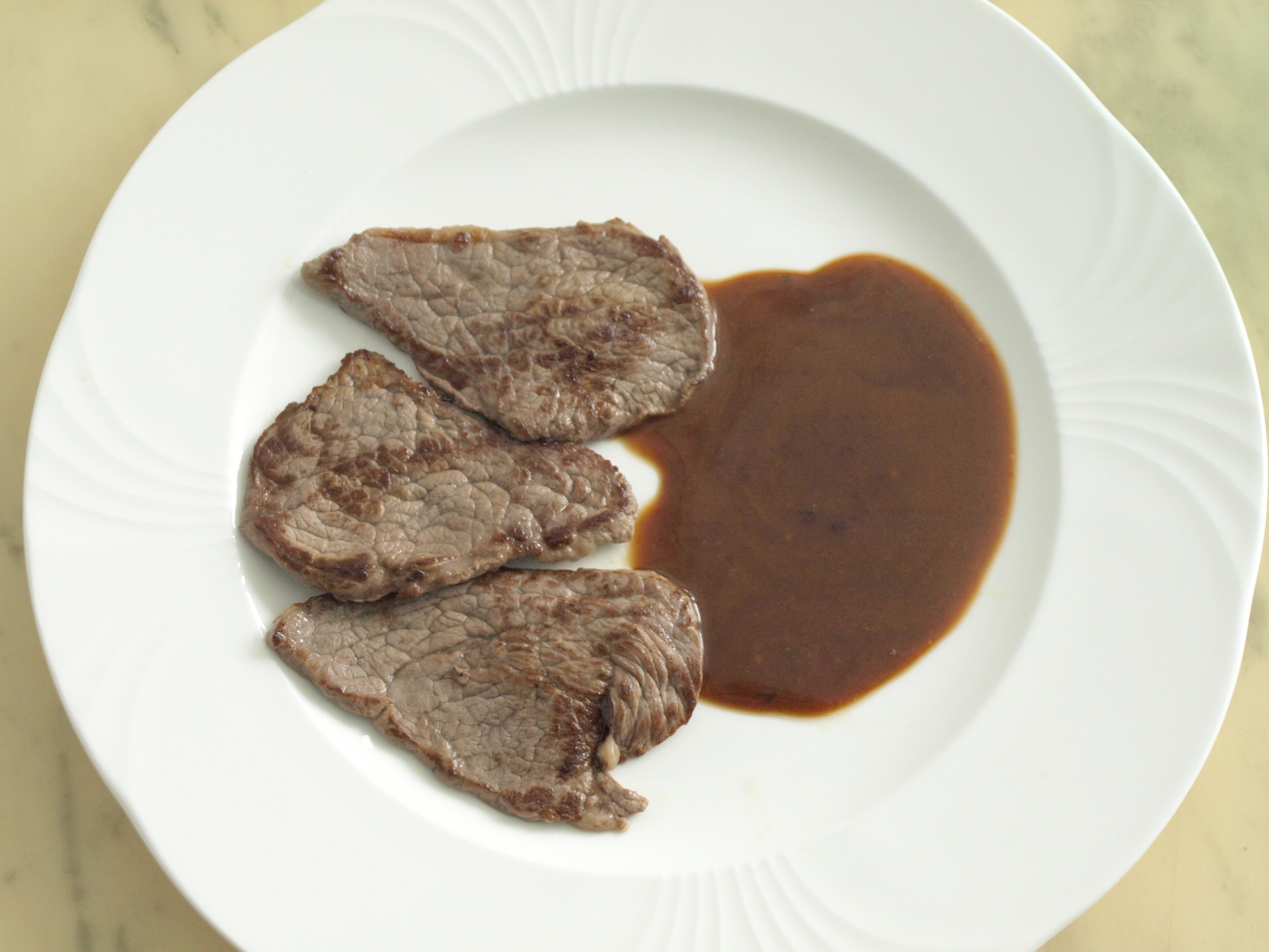 Minutensteak vom Rind mit Cassis-Sauce