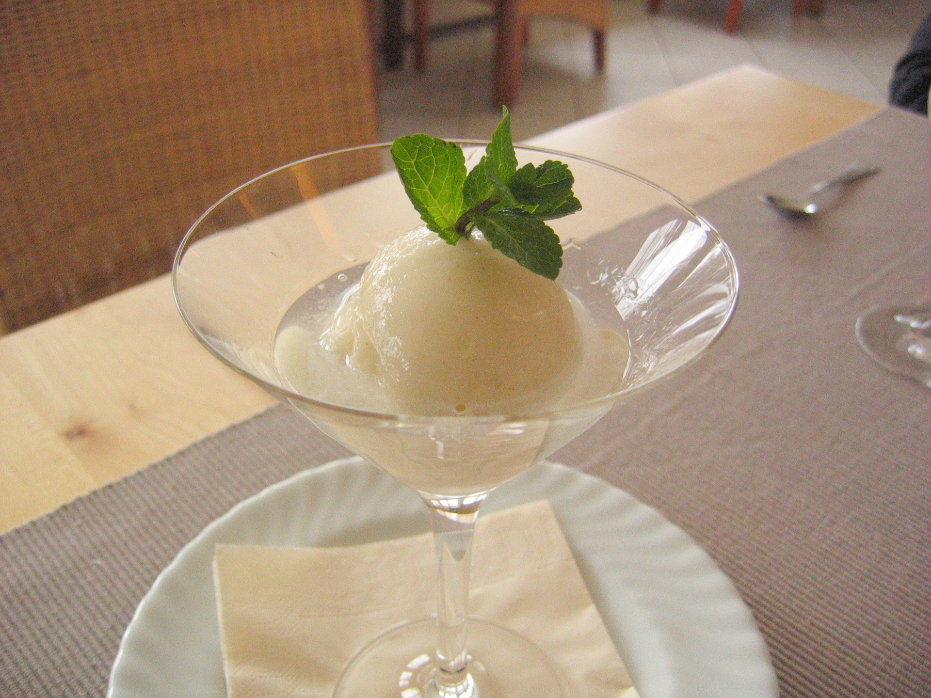 Mvenpick Birnensorbet, mit Williamsbirne
              aufgegossen