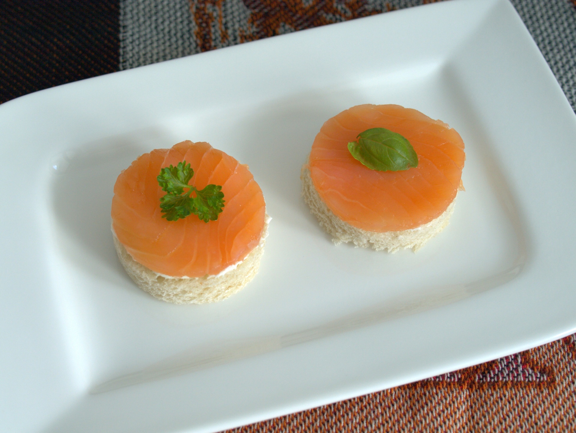 Canaps mit Frischkse und Lachs