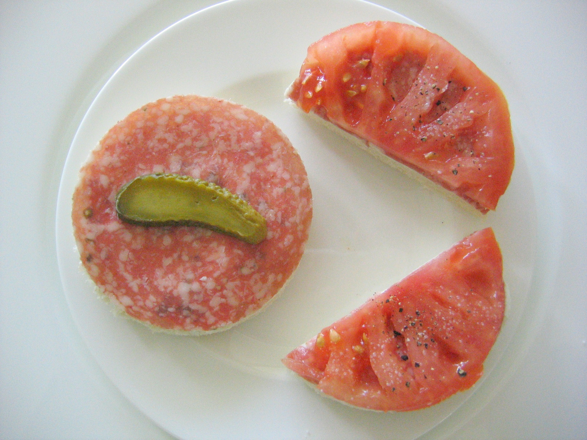 Canaps mit Baguette-Salami