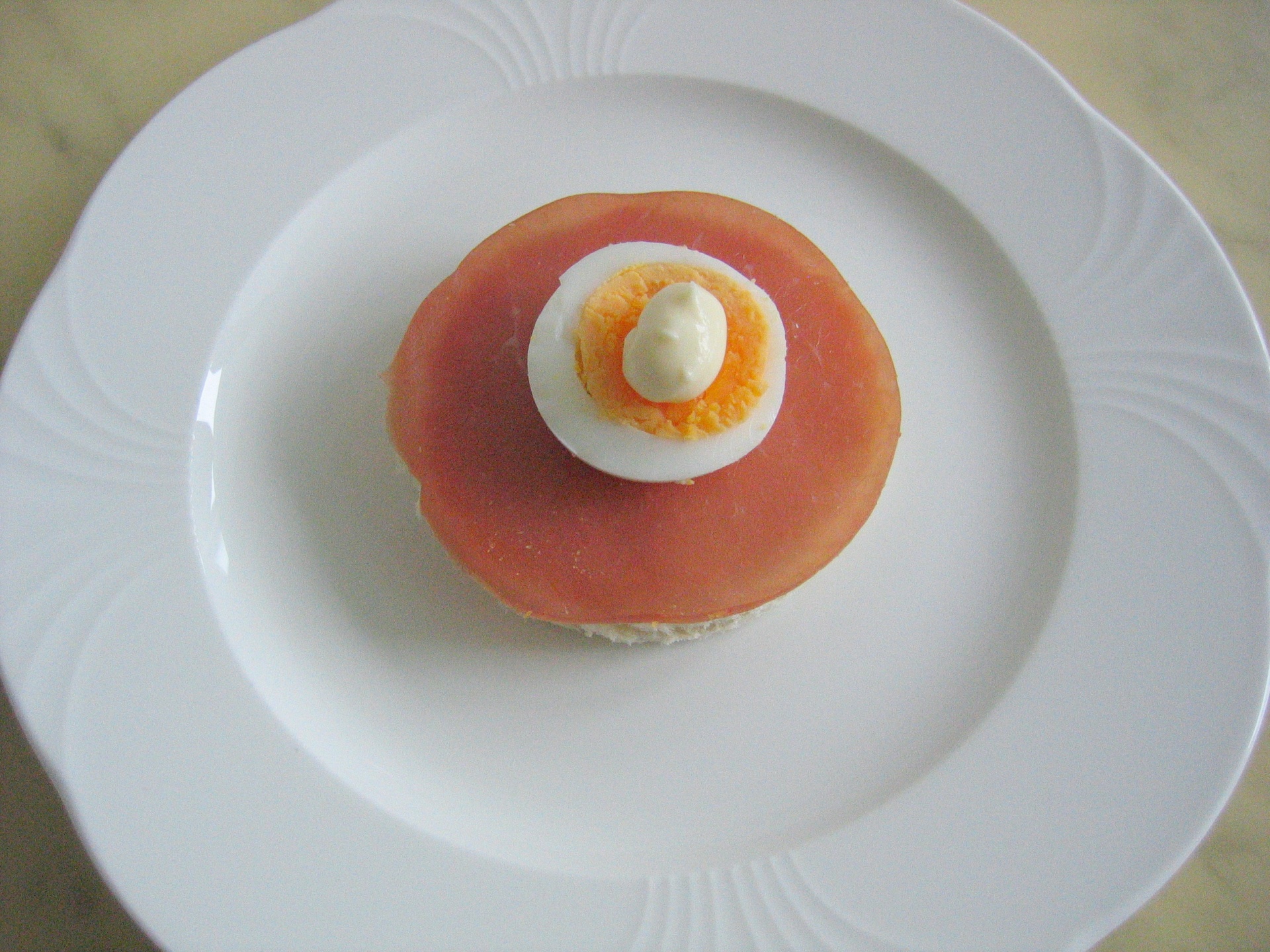 Canaps mit Lachsschinken