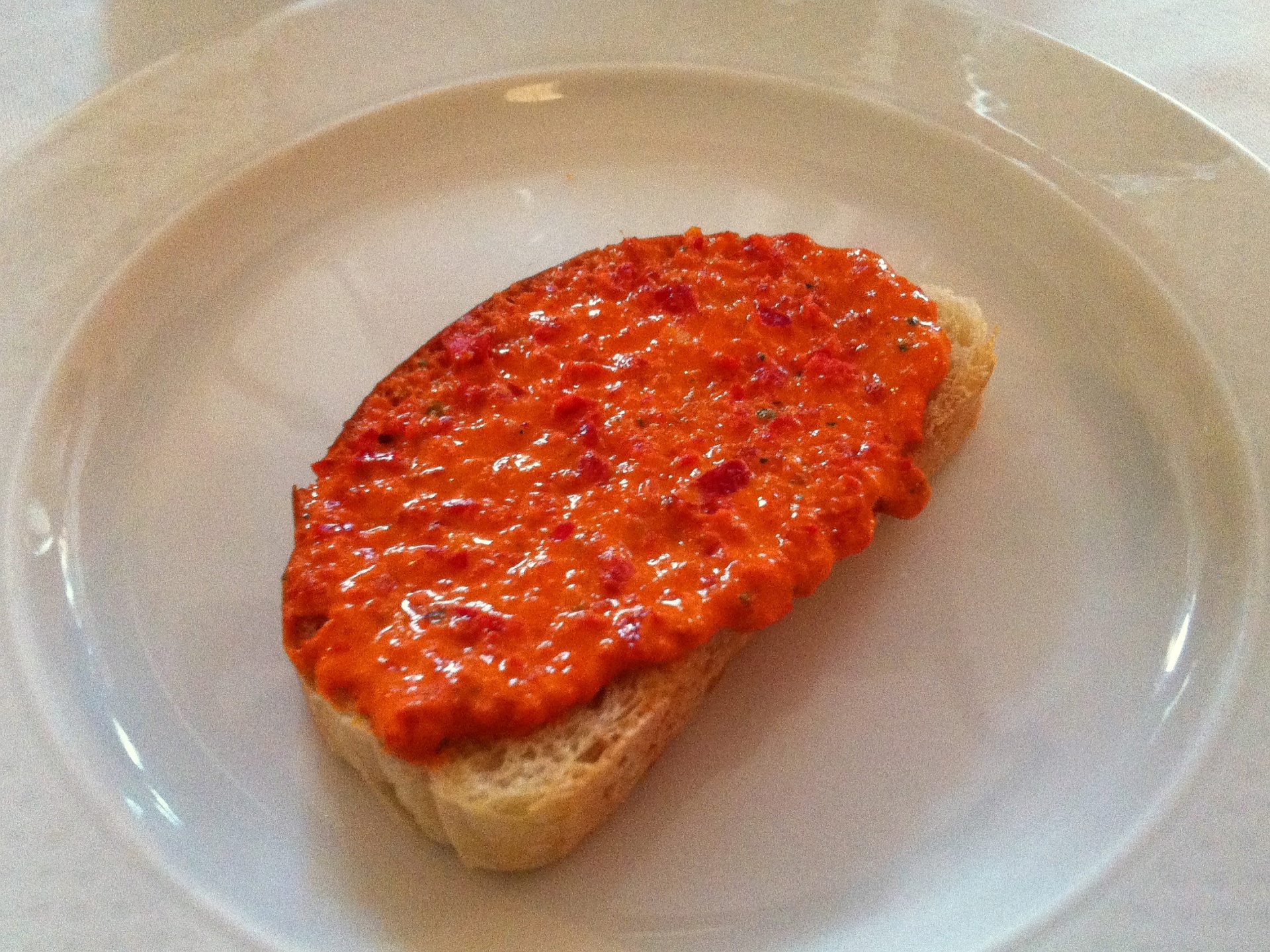 Rstbrote mit Paprikapaste