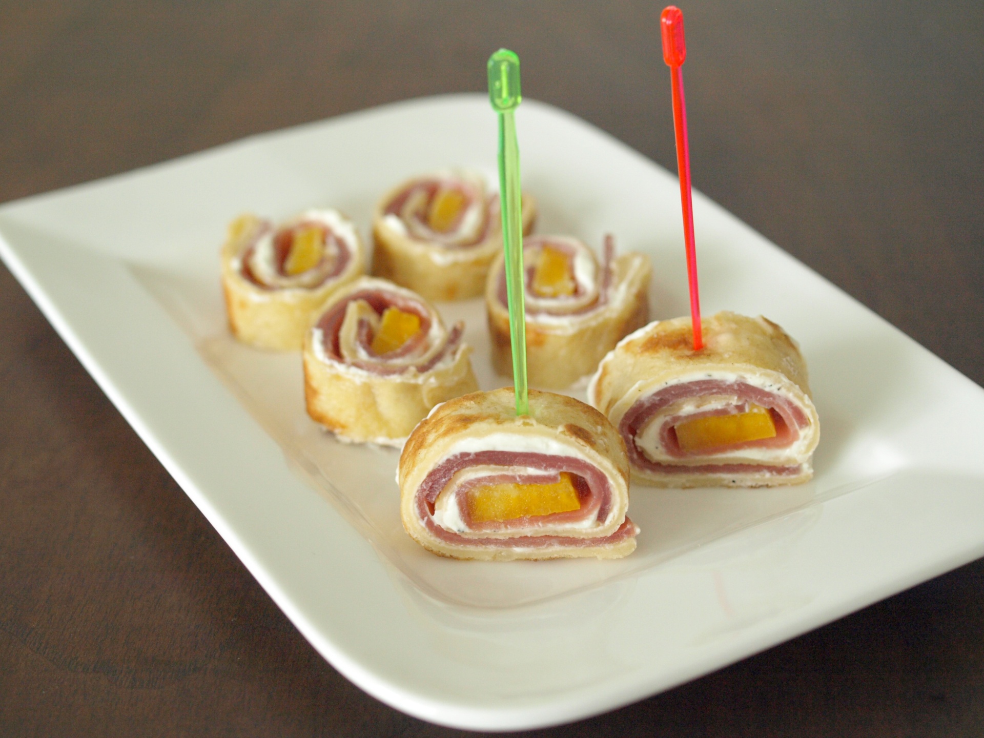 Pfannkuchenrllchen mit Lachsschinken