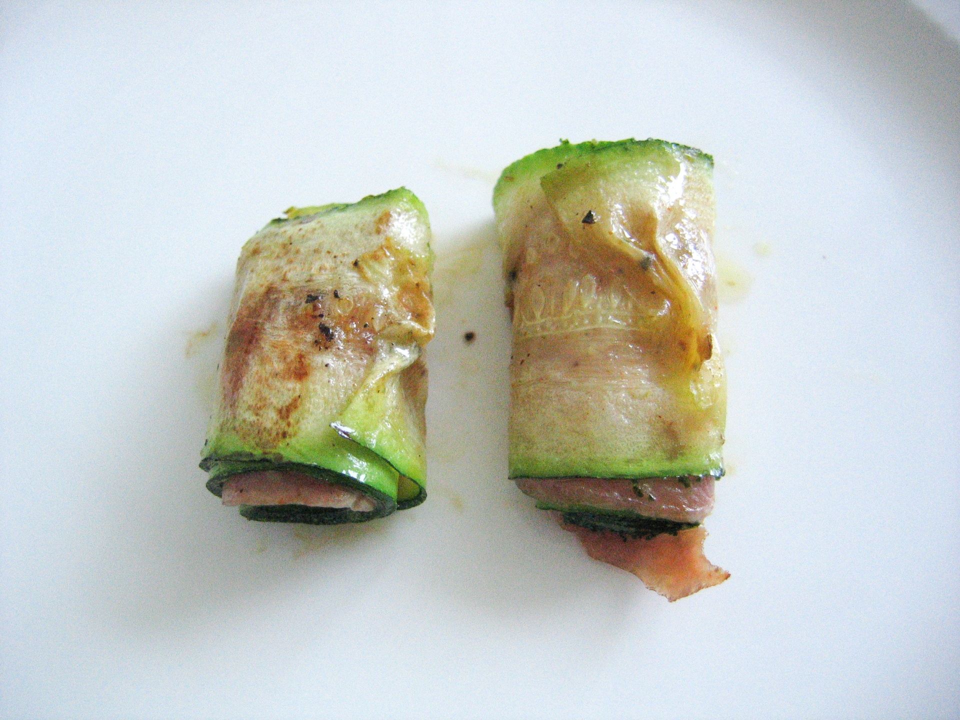 Zucchini-Rllchen mit Lachsschinken