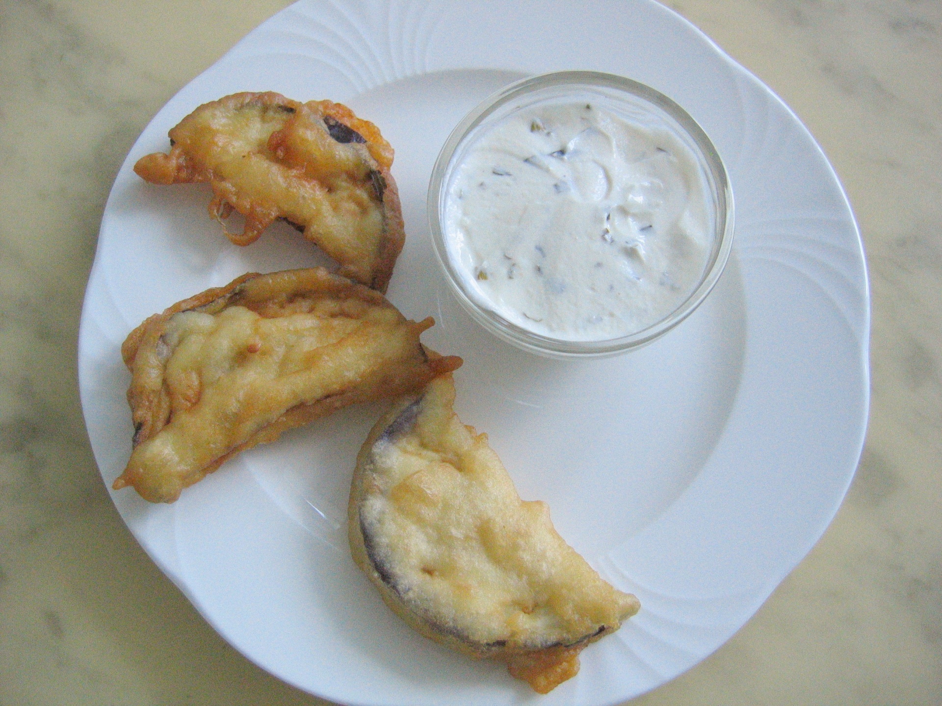 Frittierte Auberginen mit Sour Cream