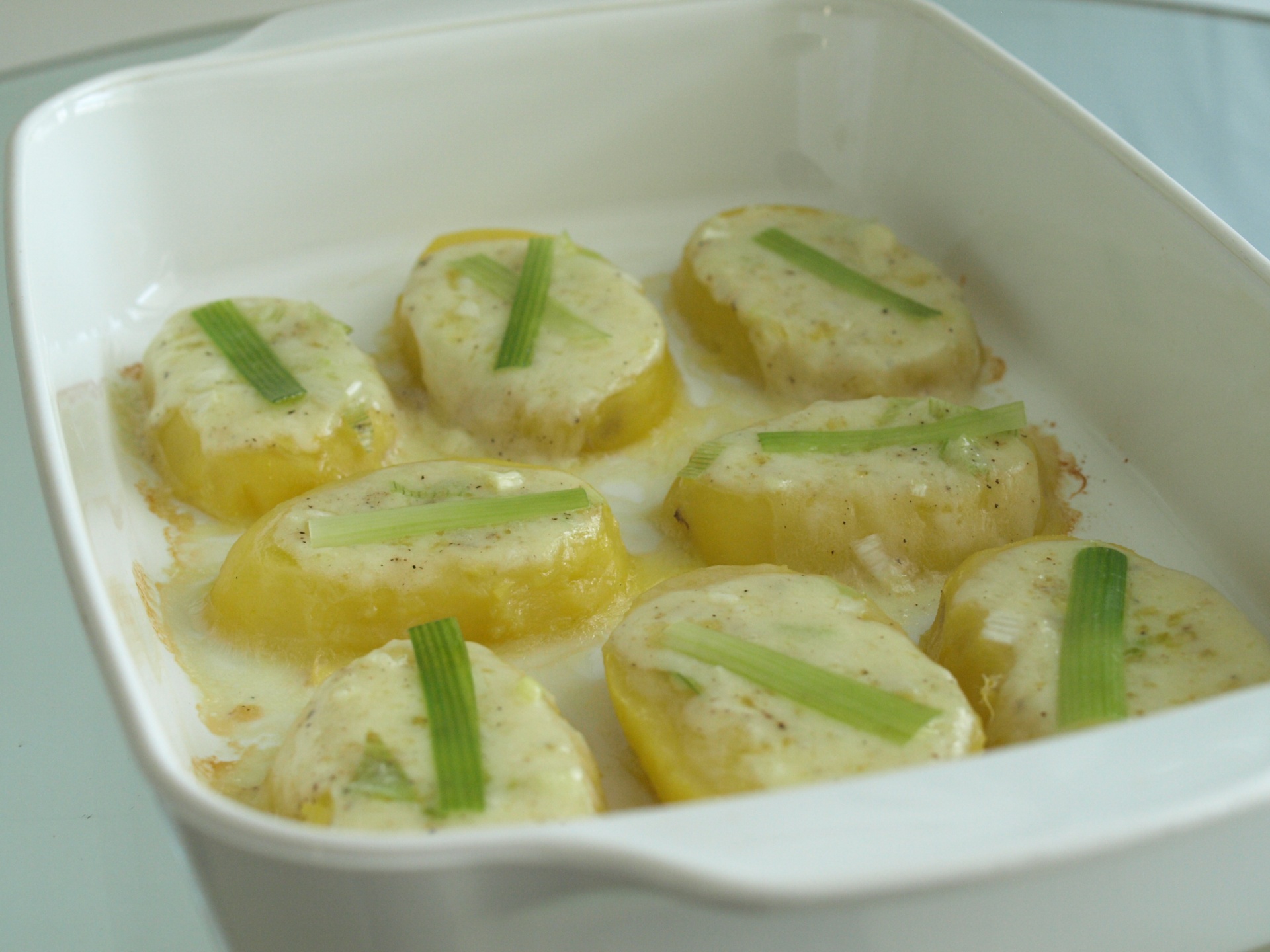 Kartoffelscheiben, mit Mozzarella berbacken