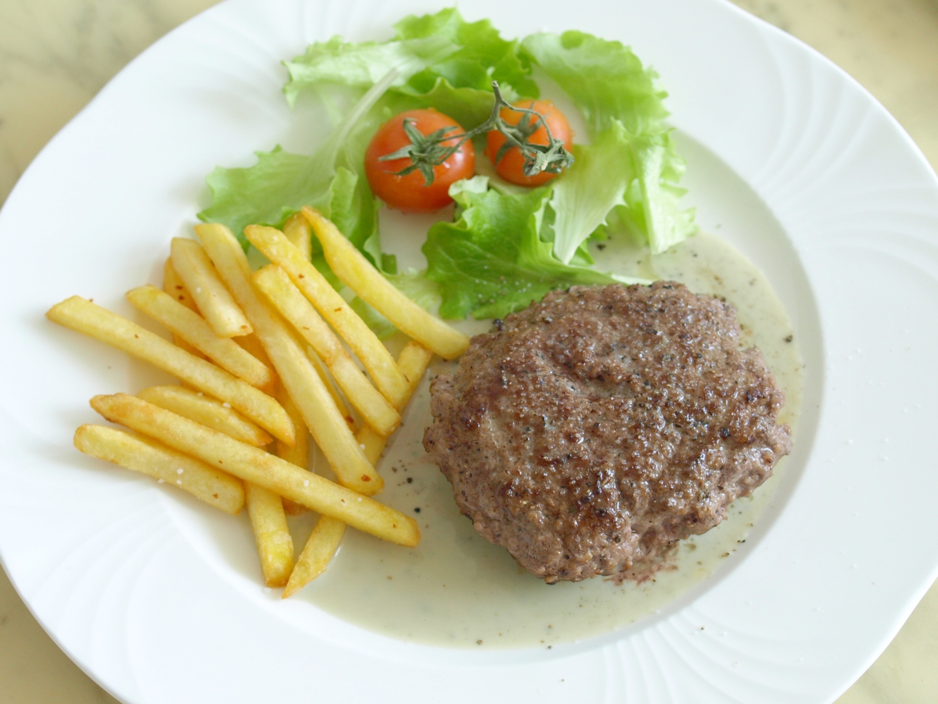 Hacksteak mit Roquefort-Sauce