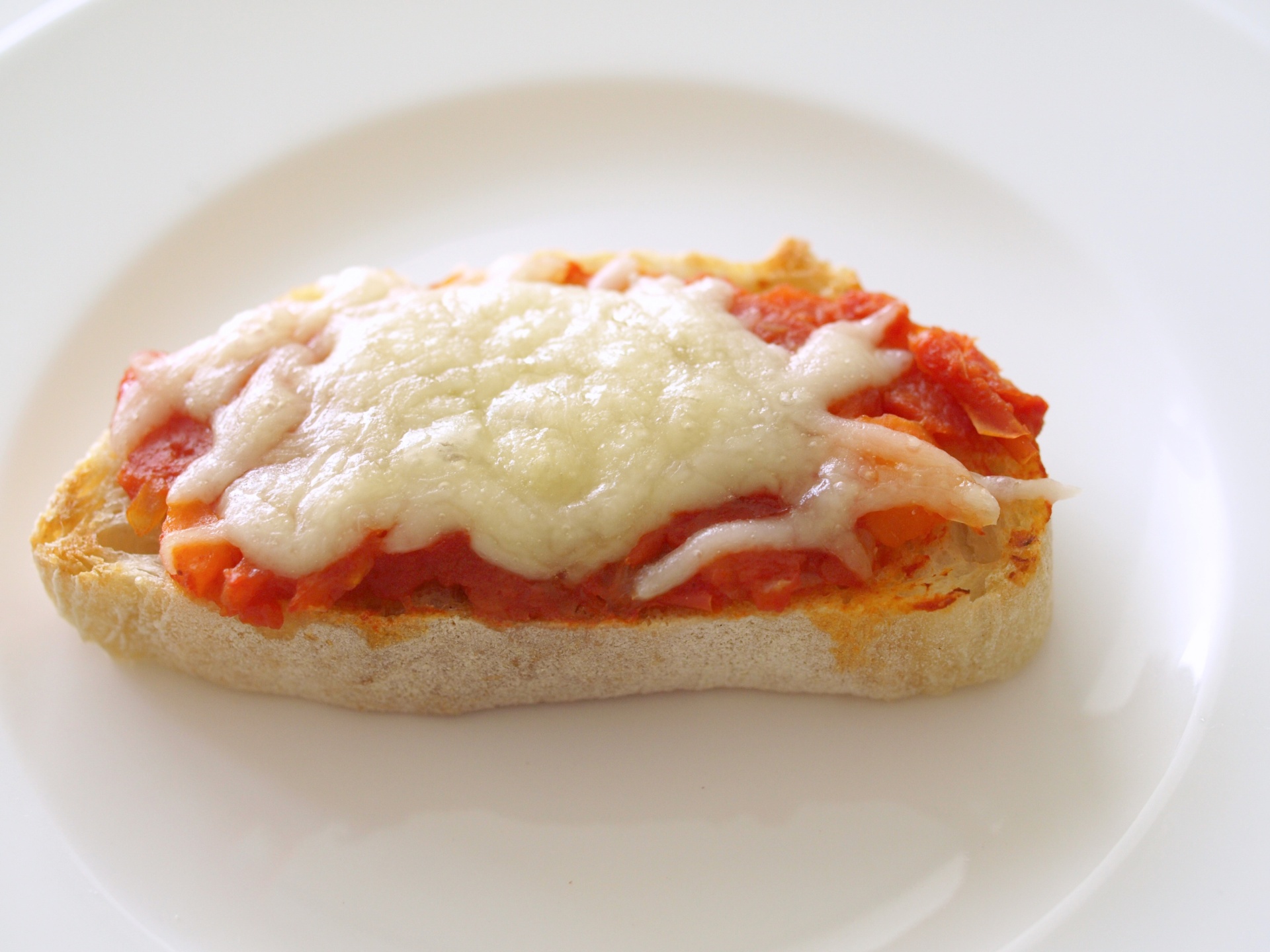 Crostini mit Tomatenpree