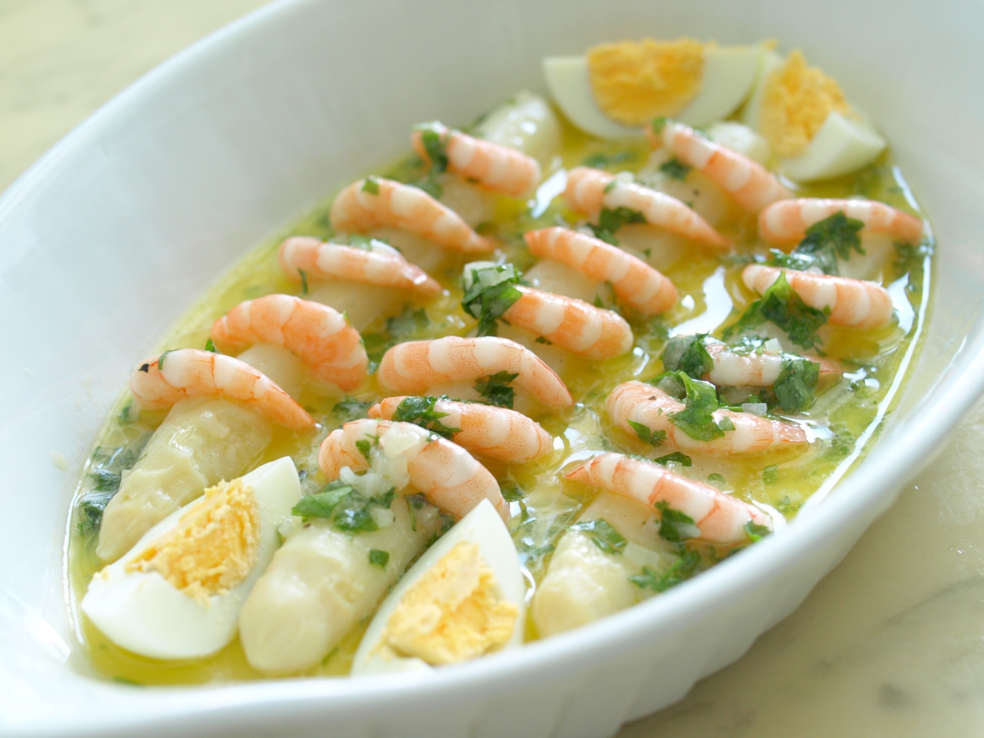 Spargelsalat mit Partygarnelen
