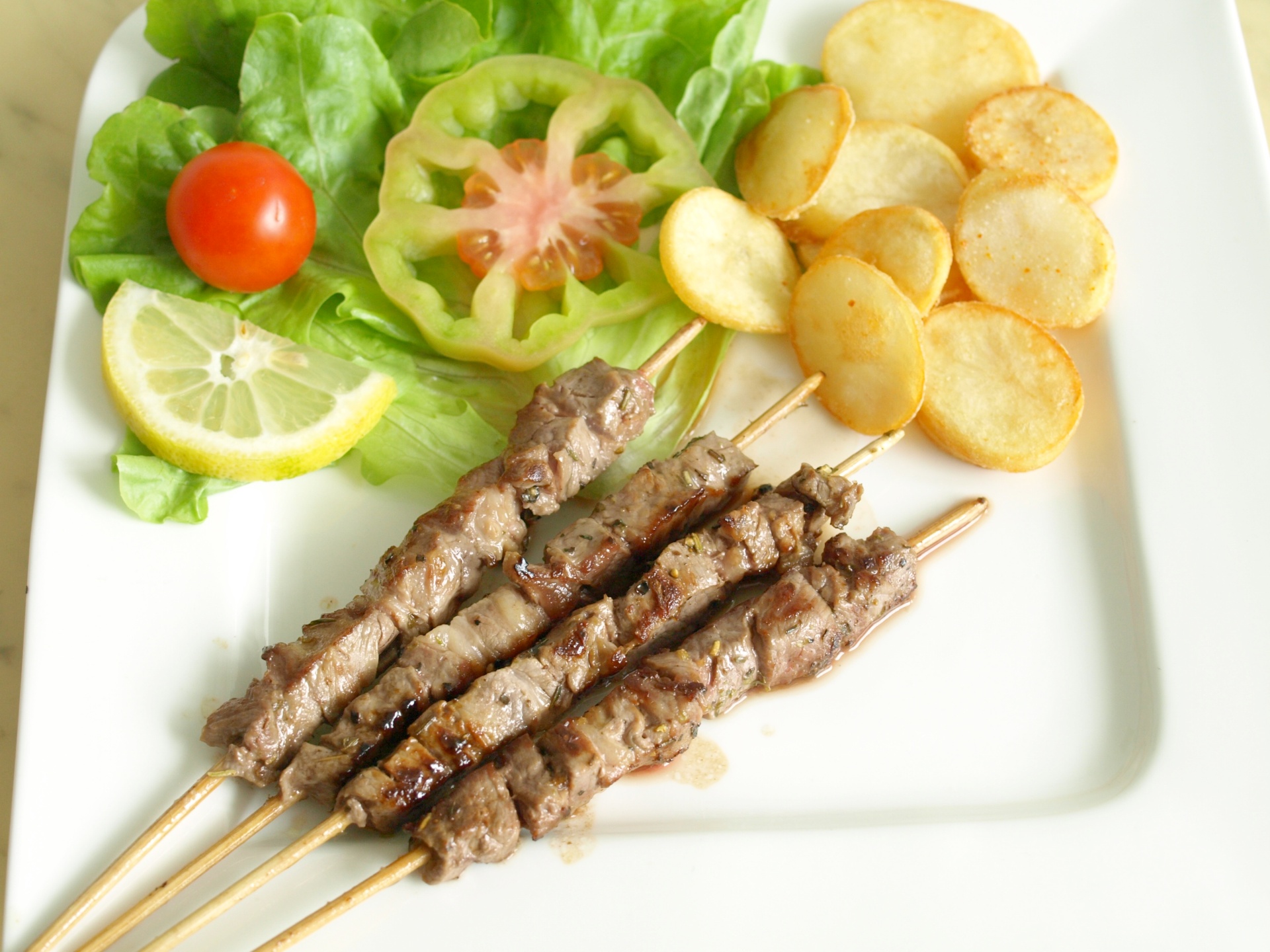 Lammspiechen mit frittierten
              Kartoffelscheiben