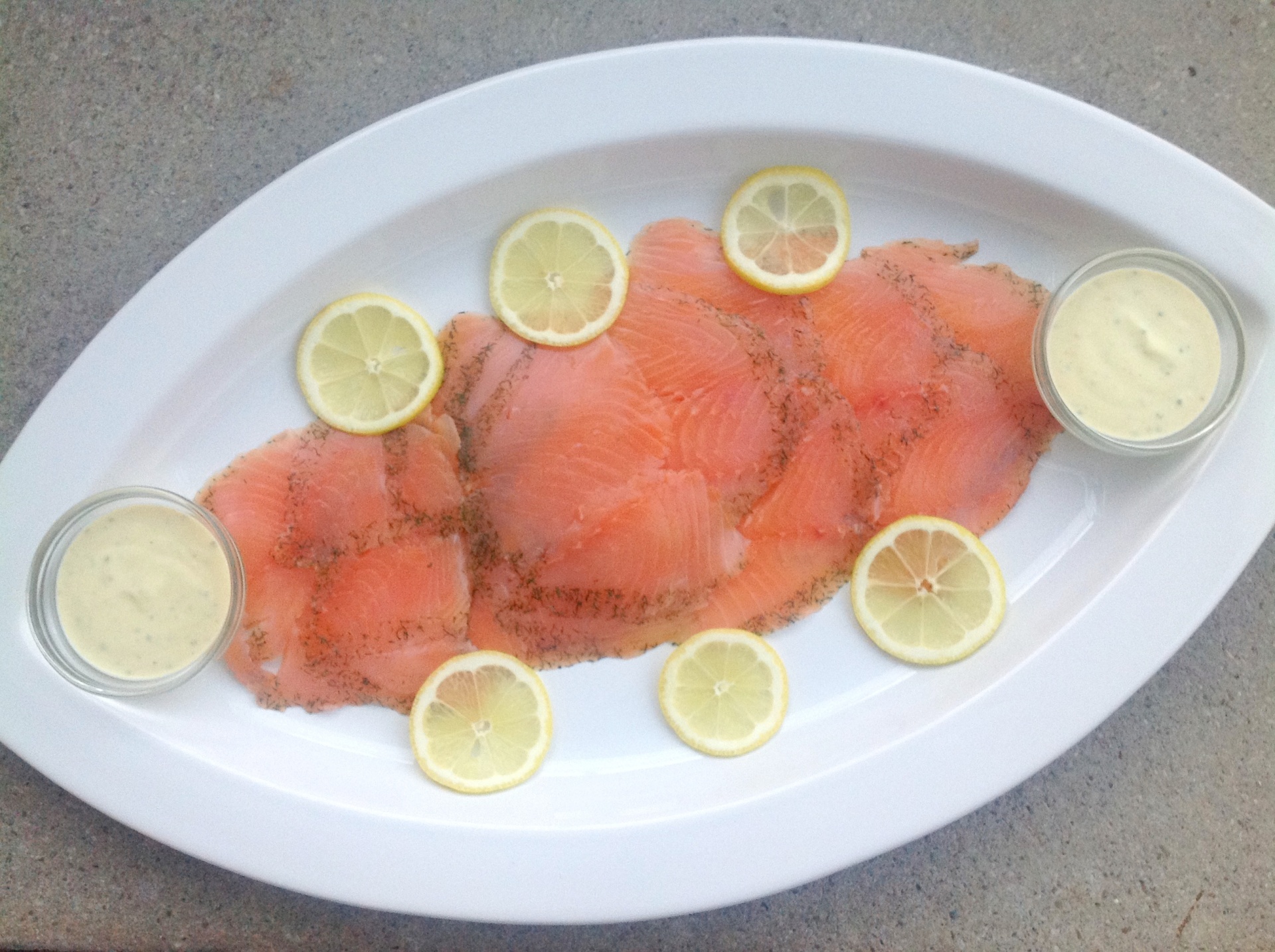Graved Lachs mit Senf-Dillsauce