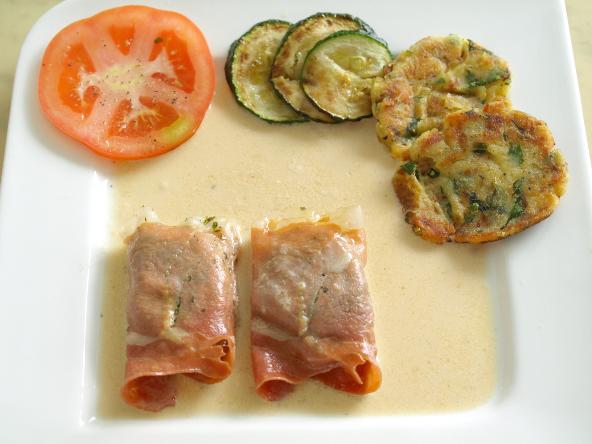 Schweinemedaillons im Serranomantel