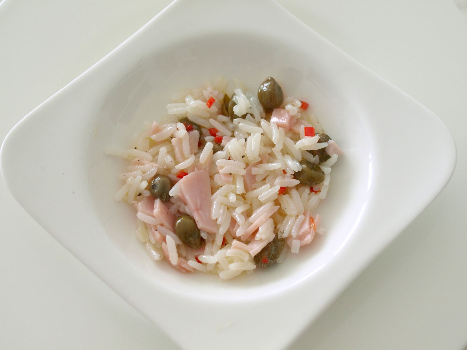 Reissalat mit Schinken und Kapern