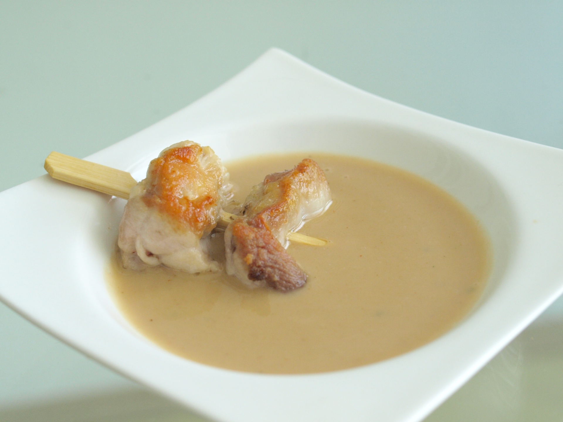 Hhnchenspiee mit Erdnuss-Sauce