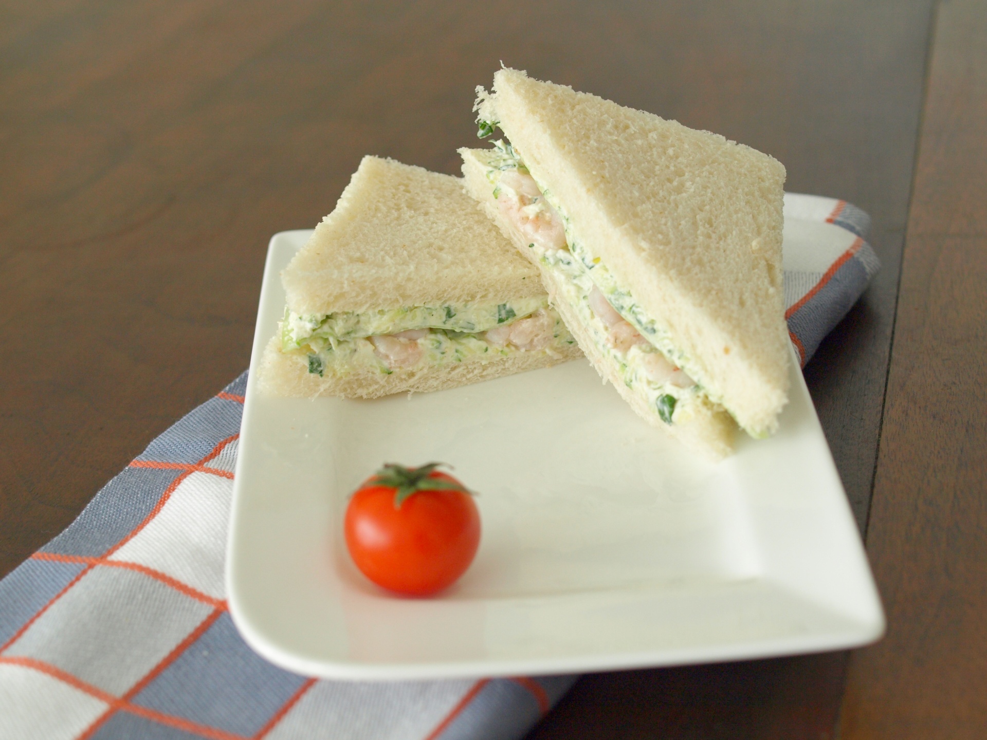 Tramezzini mit Eismeergarnelen auf
              Zucchini-Frischkse-Creme