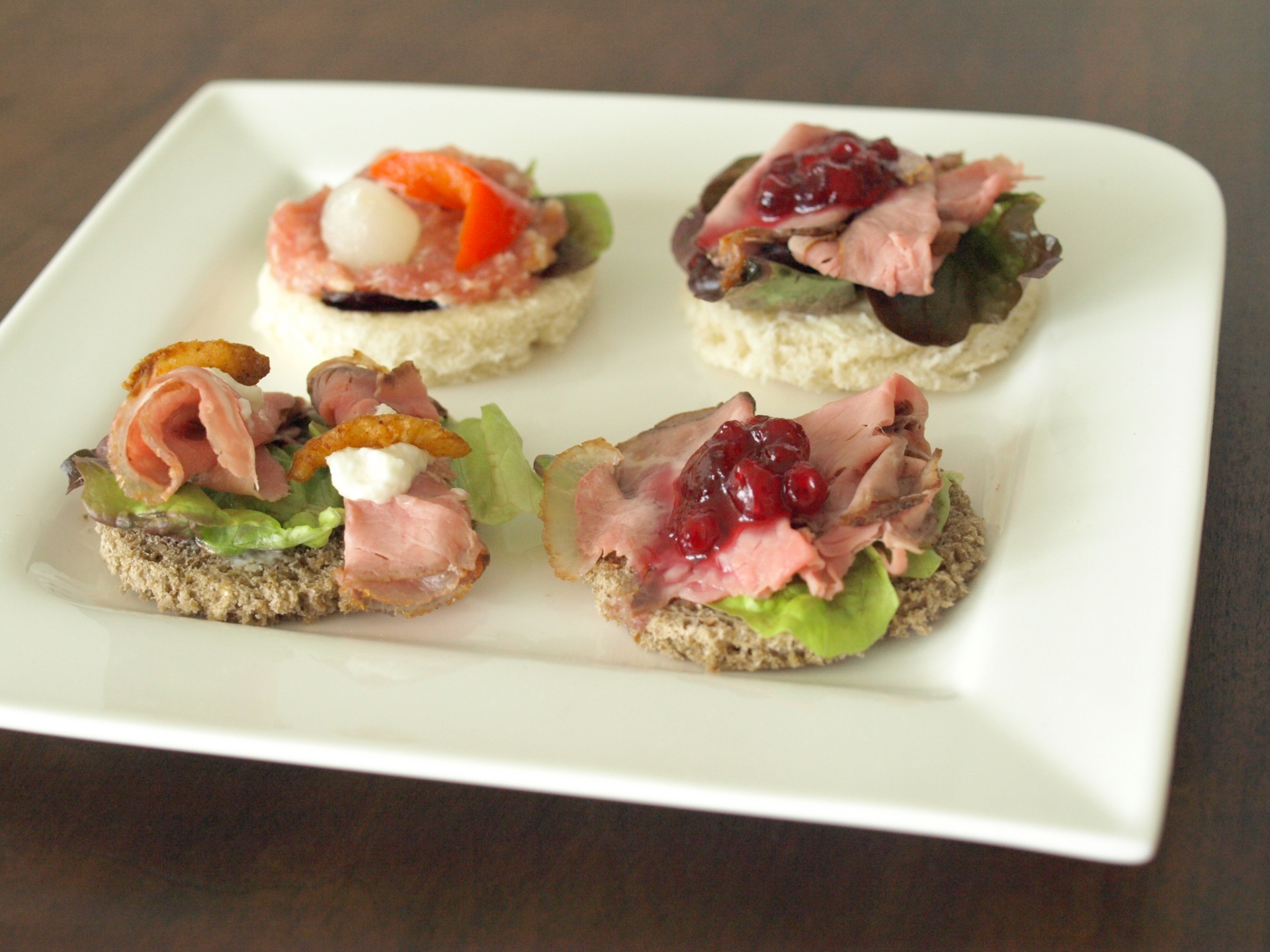 Roggenbrottaler mit Roastbeef
