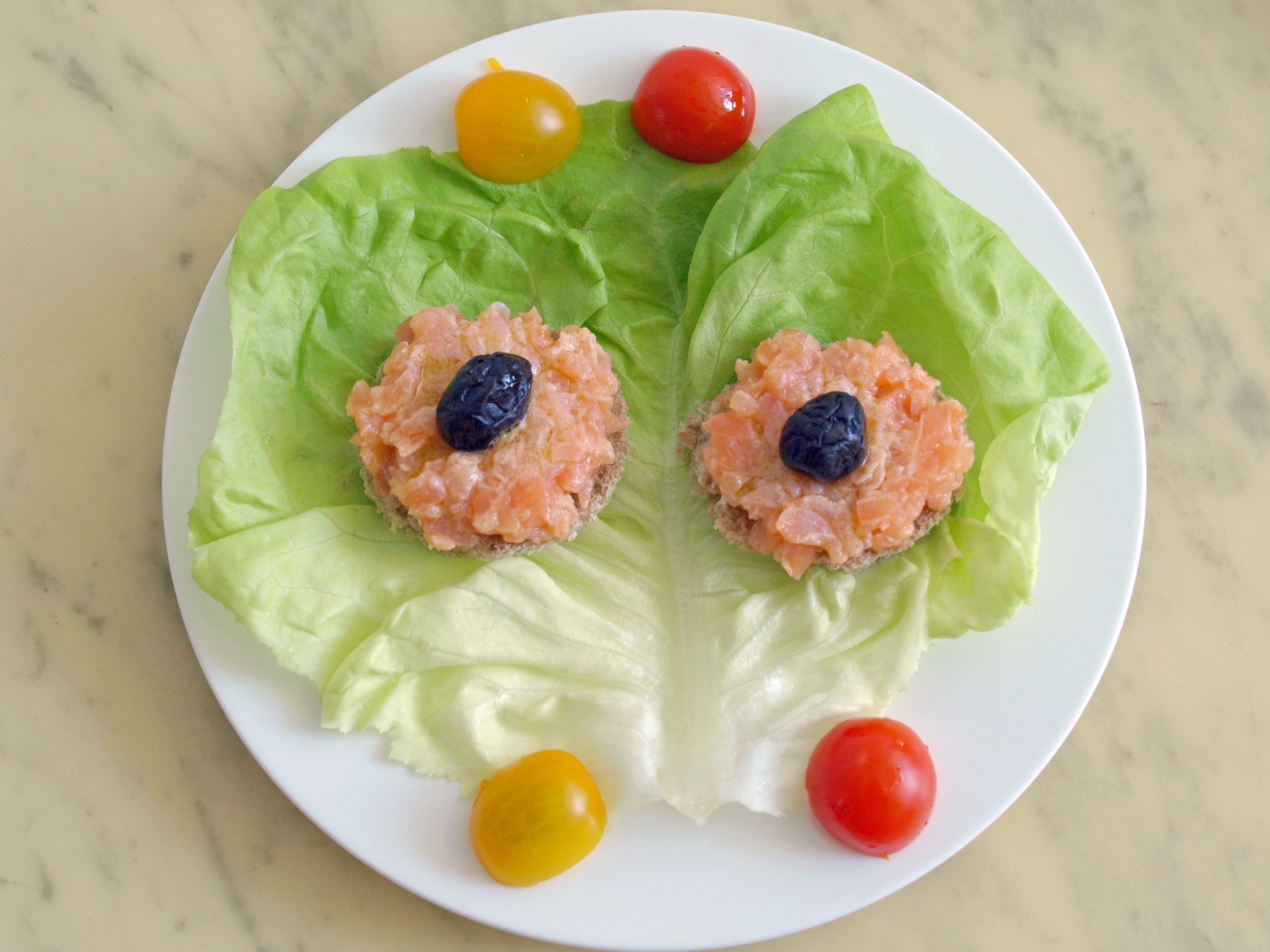 Roggenbrottaler mit Rucherlachstartar