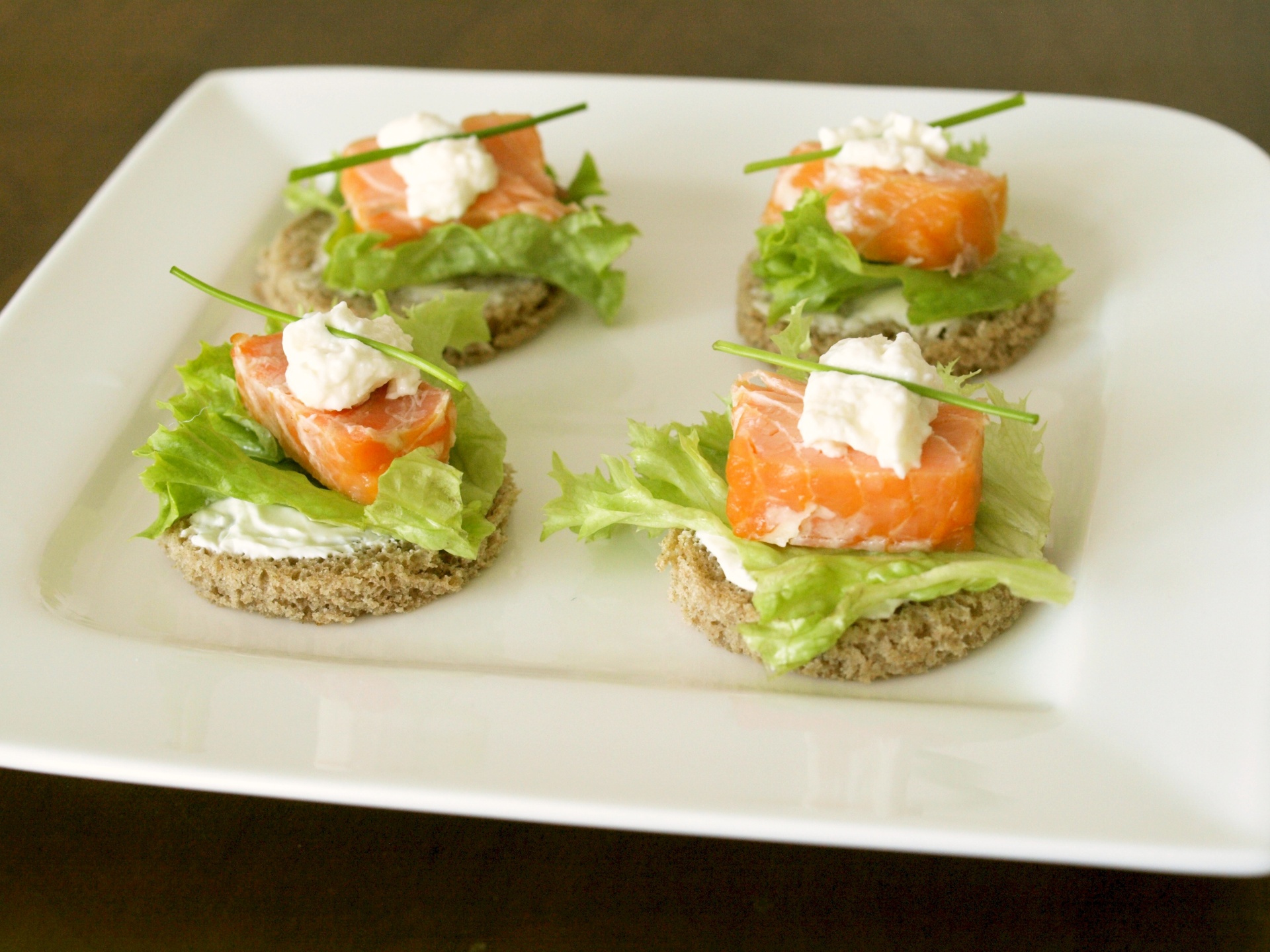 Roggenbrottaler mit Stremel-Lachs