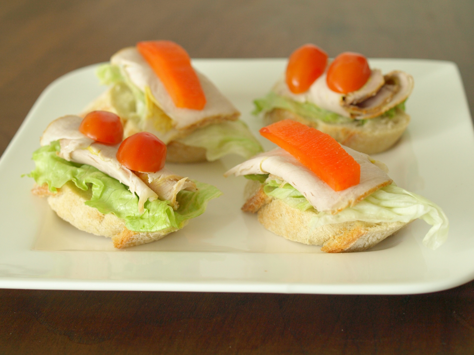 Canaps mit kaltem Braten