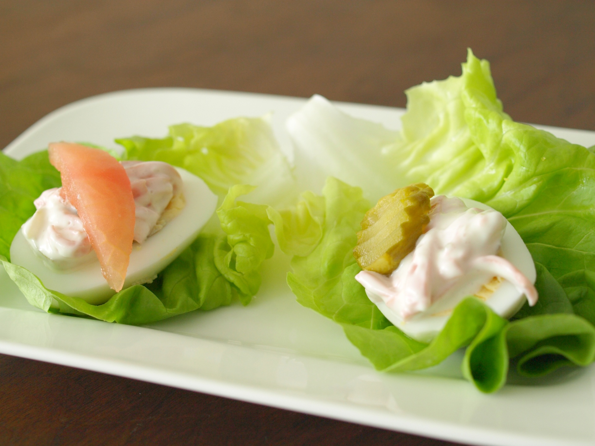 Gekochte Eier mit Fleischsalat