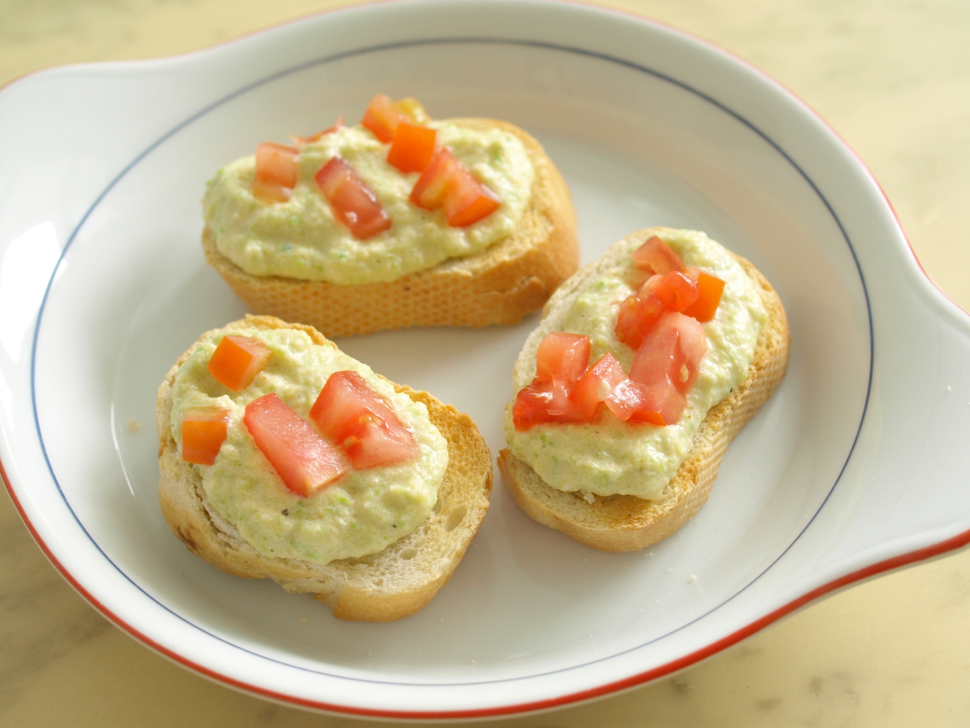 Crostini mit Zucchinicreme
