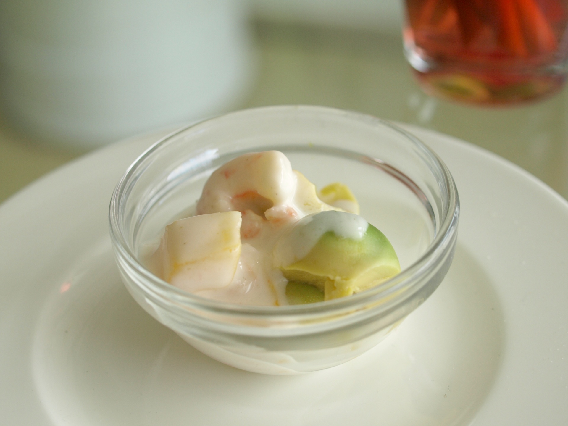 Krabbencocktail mit Avocadokugeln