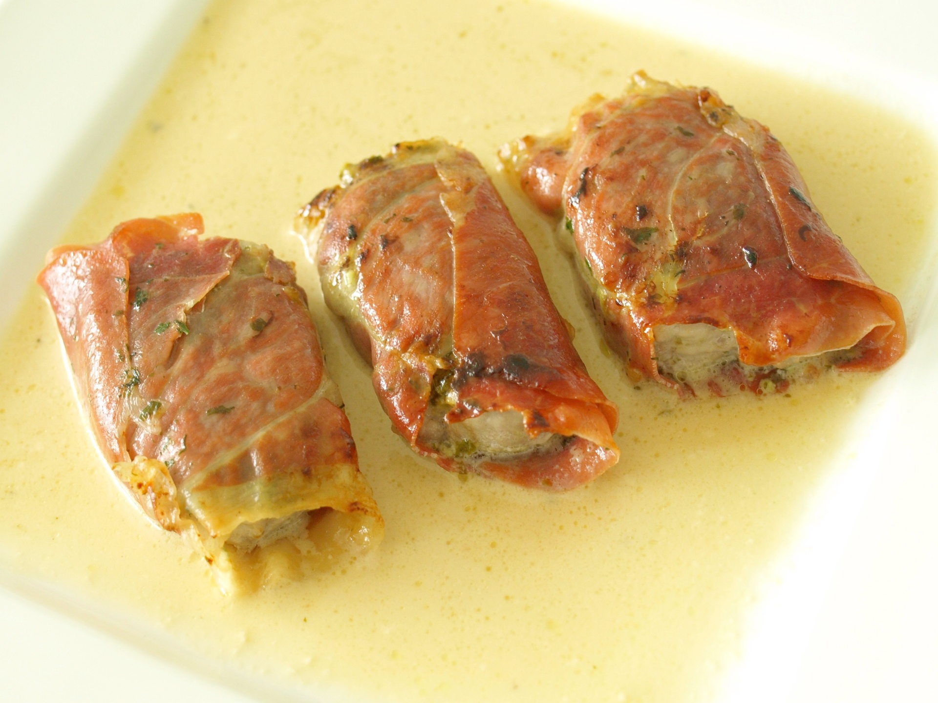 Schweinemedaillons im Serranomantel