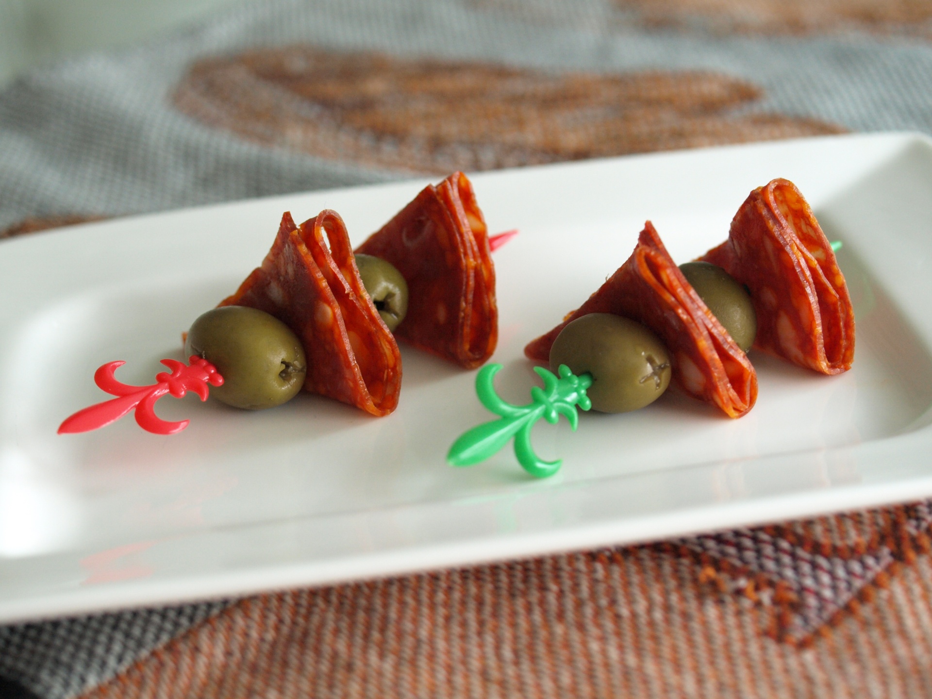 Chorizo-Spiechen mit Oliven