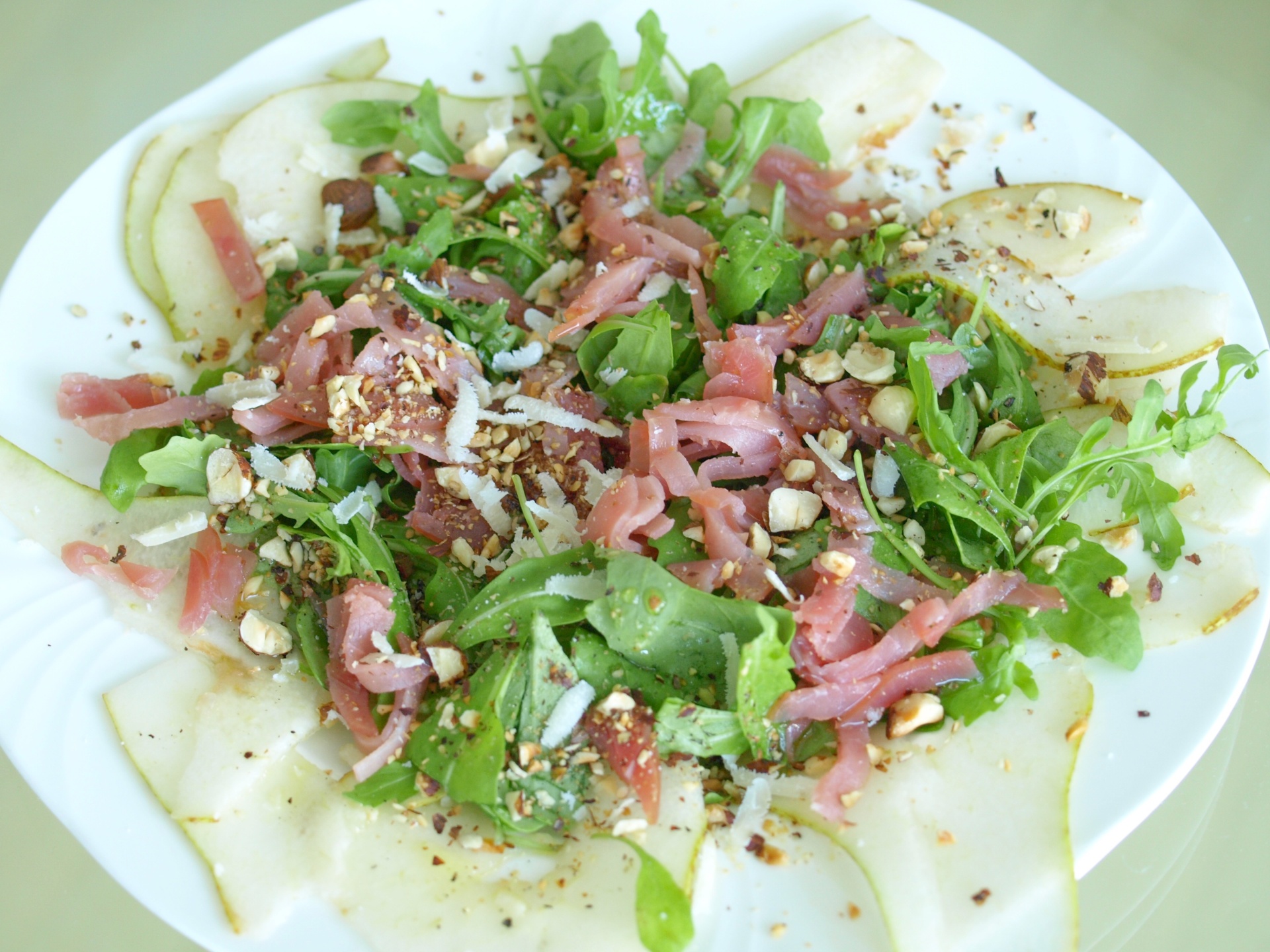Birnencarpaccio mit Rucola und Lachsschinken