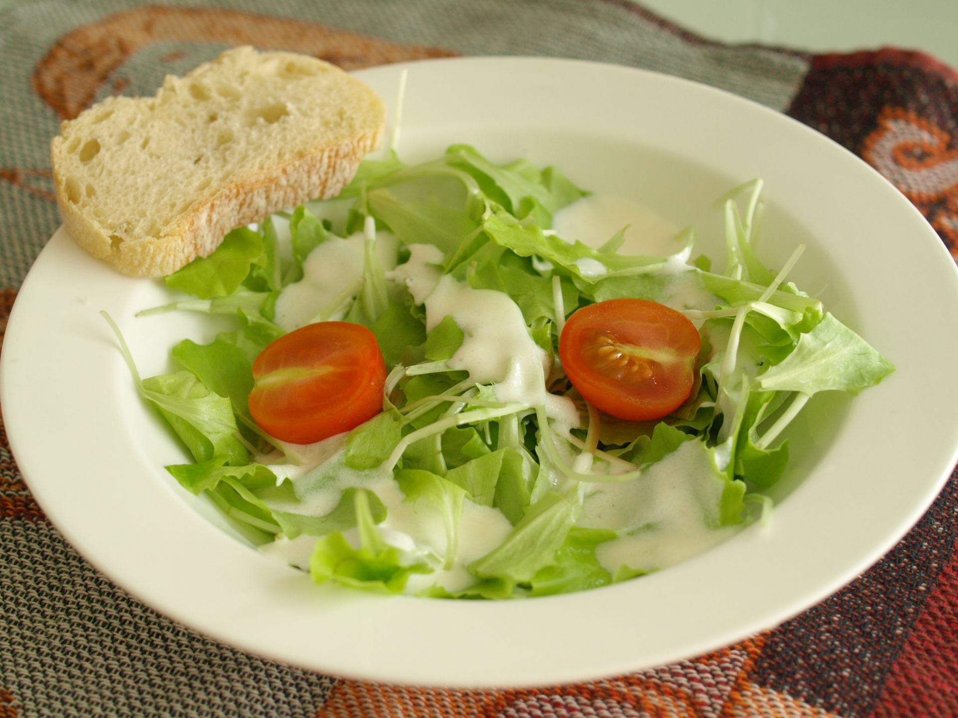 Pflcksalat mit Sauerrahmdressing