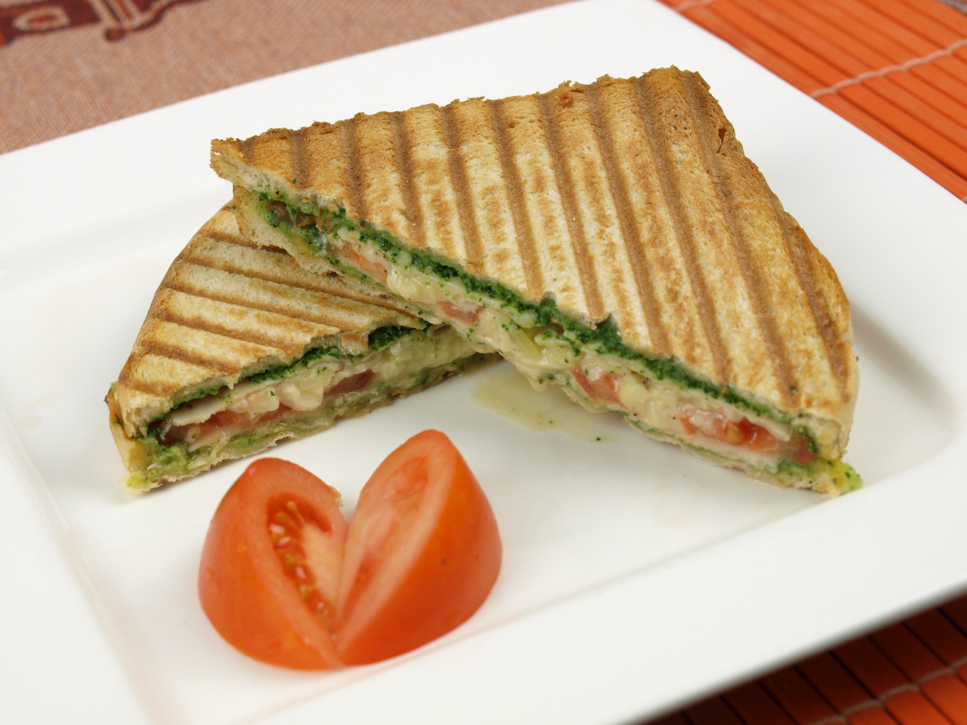 Panini mit Hhnchenbrust und Pesto