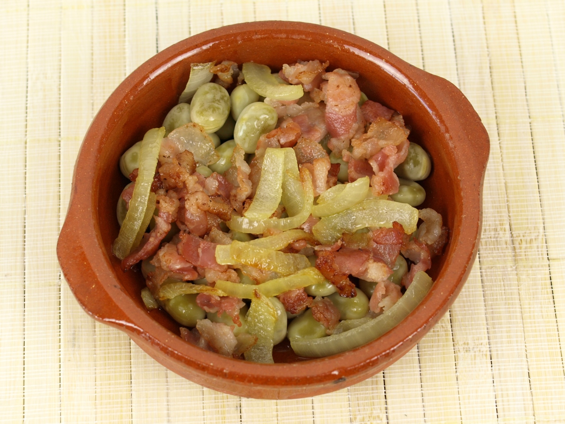 Bohnenkerne mit Speck