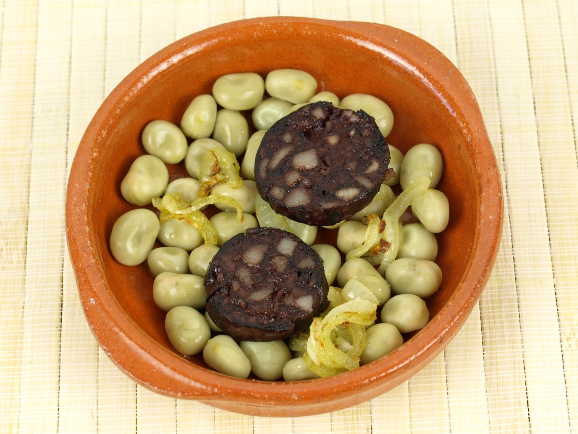 Spanische Blutwurst mit Bohnen