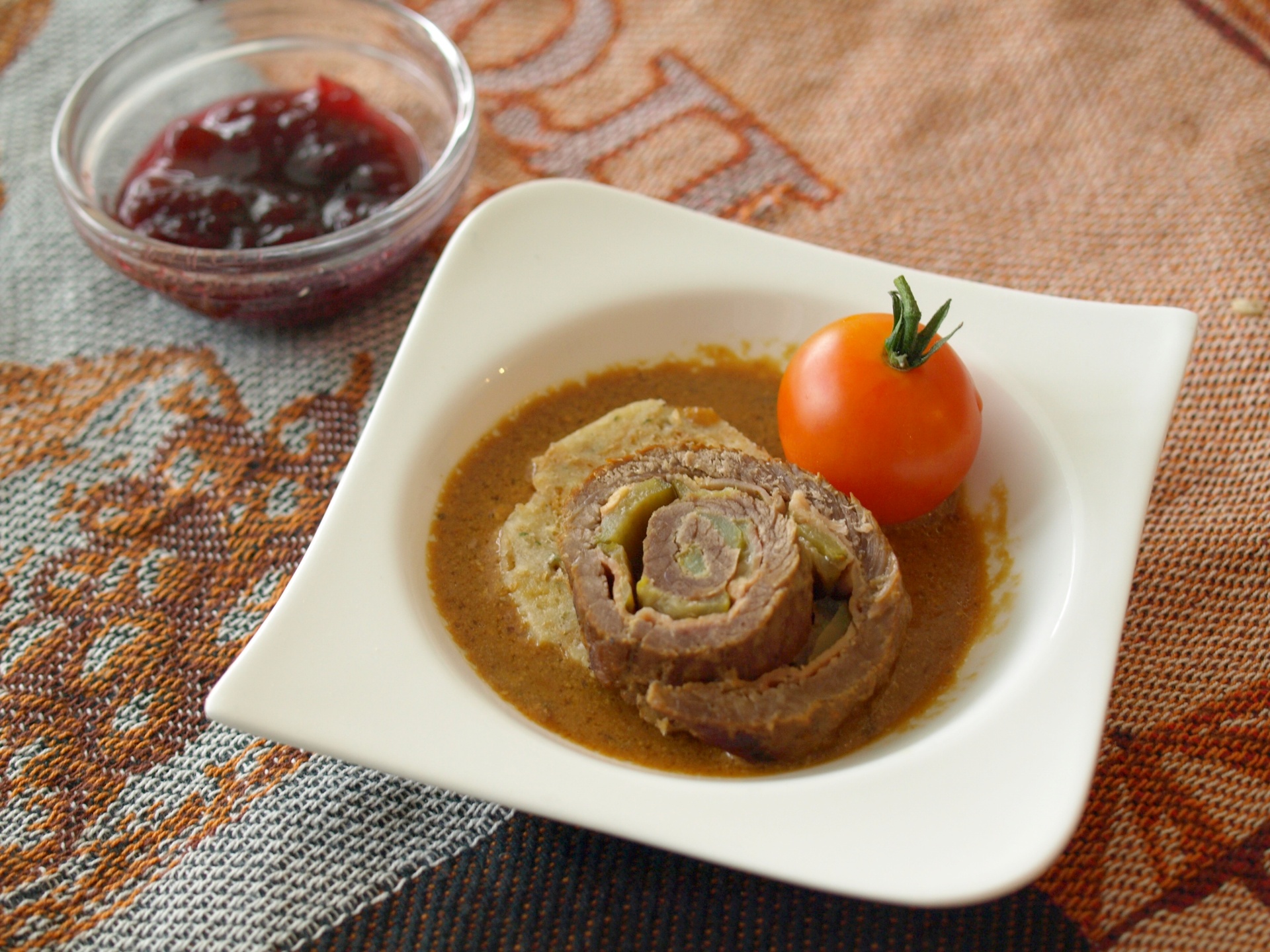 Rouladenscheiben auf Serviettenkndel