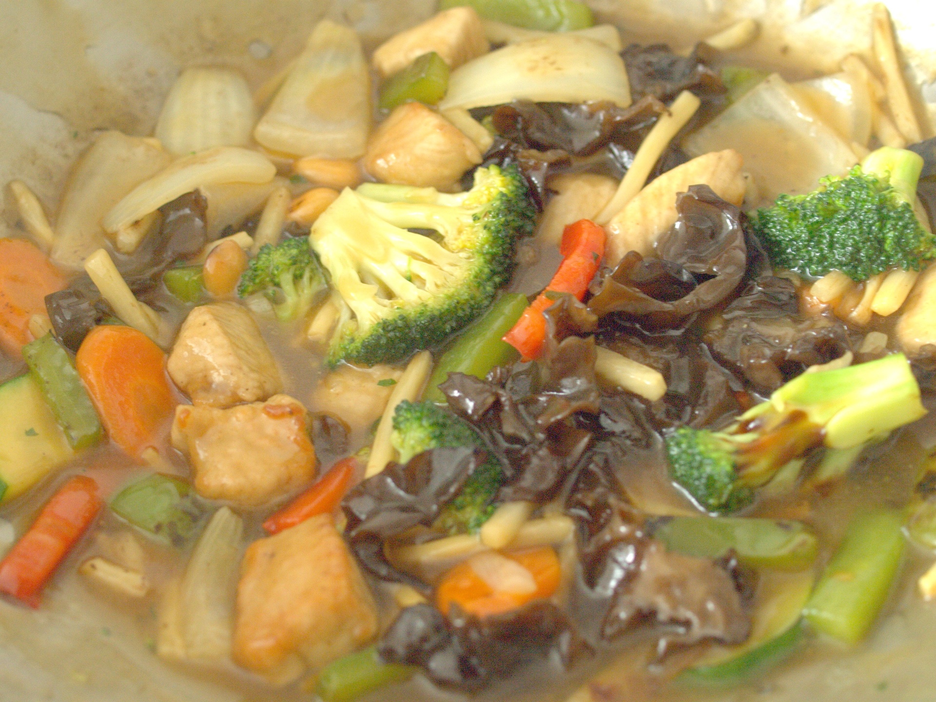 Putenwrfel aus dem Wok