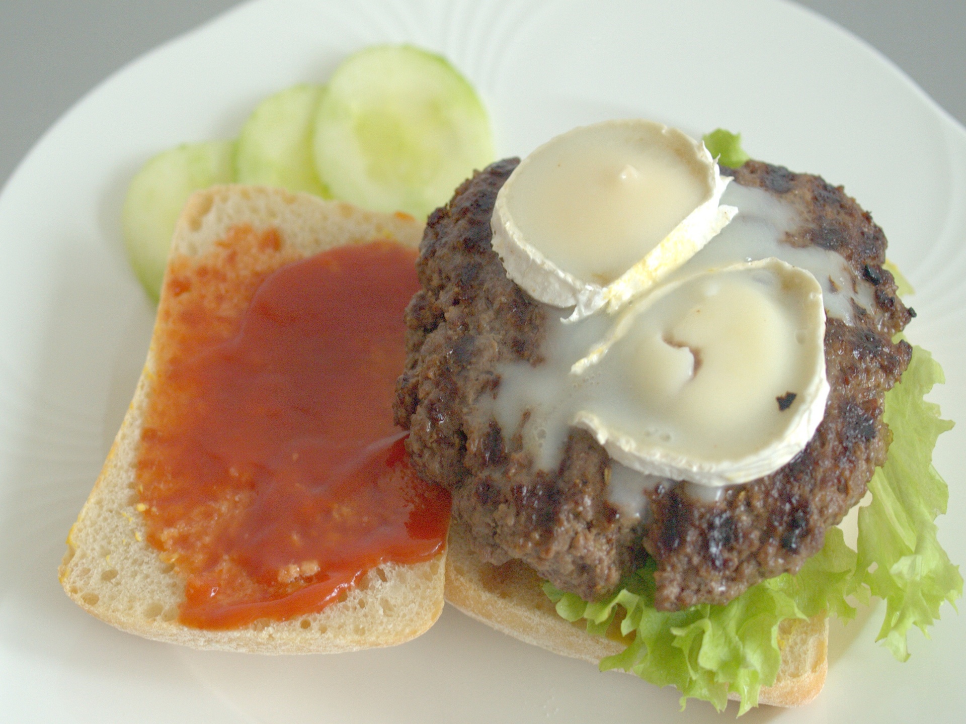Ciabatta-Burger mit Ziegenkse