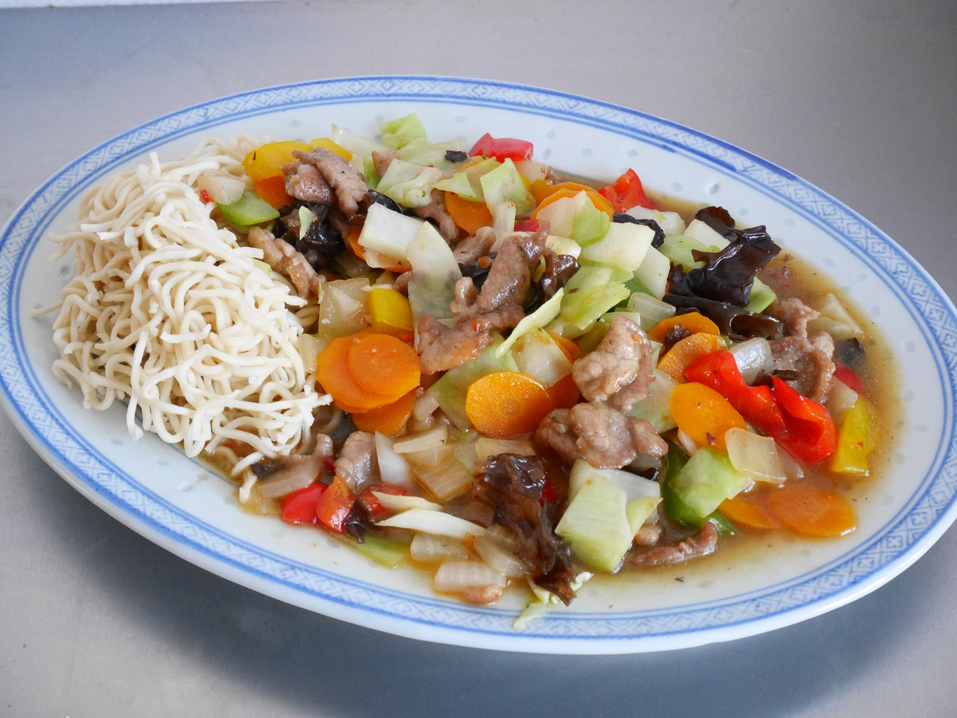 Schweinefilet mit Weisskohl und
              Wolkenohrpilzen