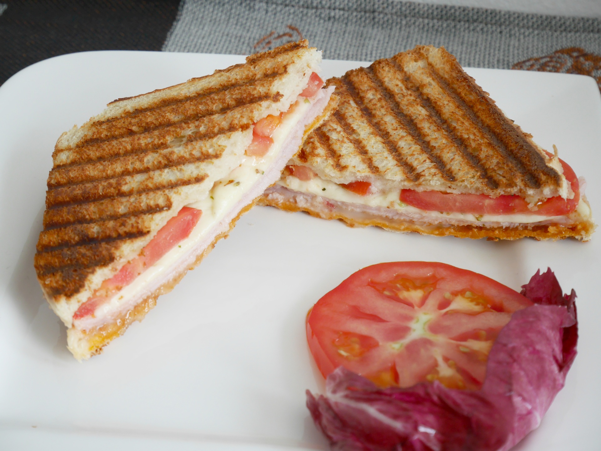 Panini mit Schinken und Mozzarella