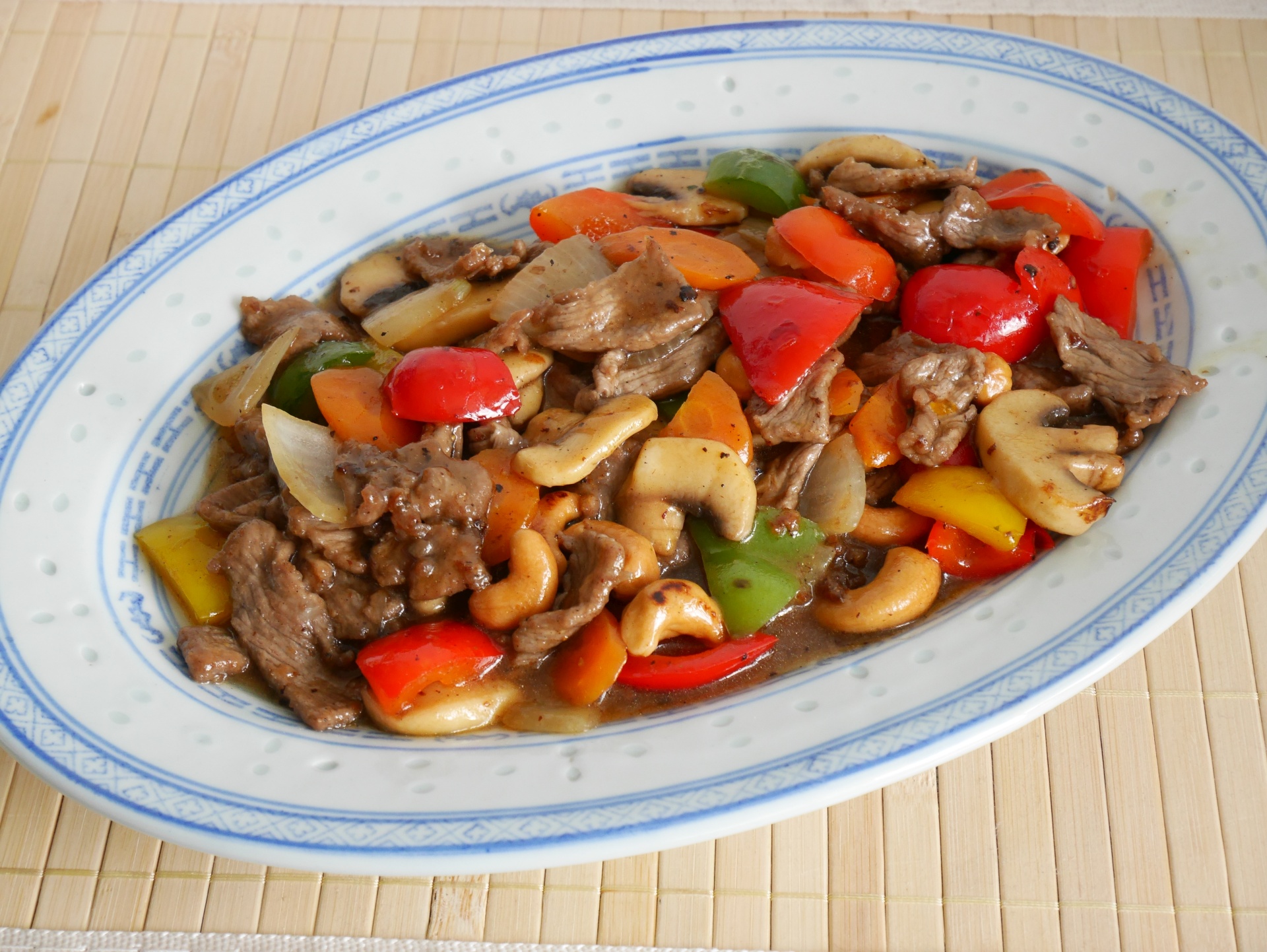 Rindfleisch mit Teriyaki-Sauce
