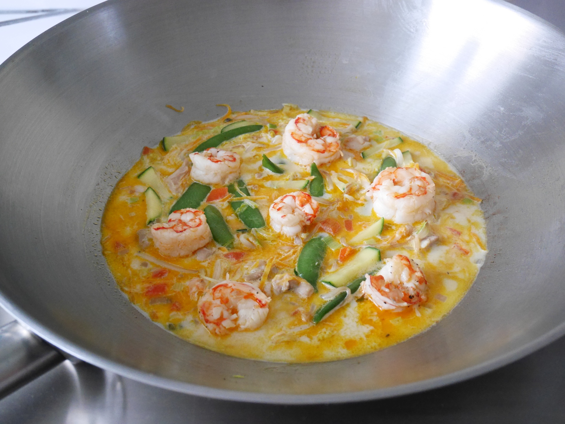Garnelen mit Kokosmilch aus dem Wok