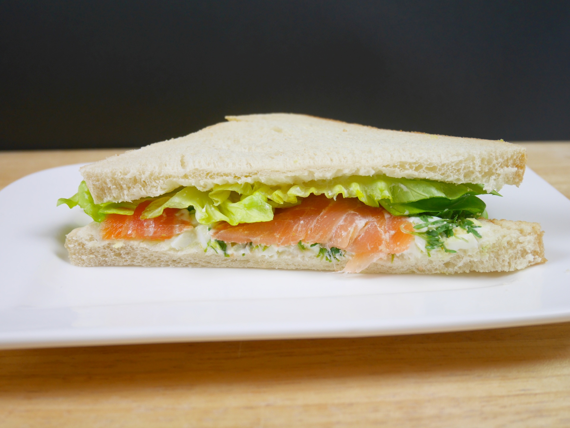 Tramezzini mit Rucherlachs und
              Sahnemeerrettich