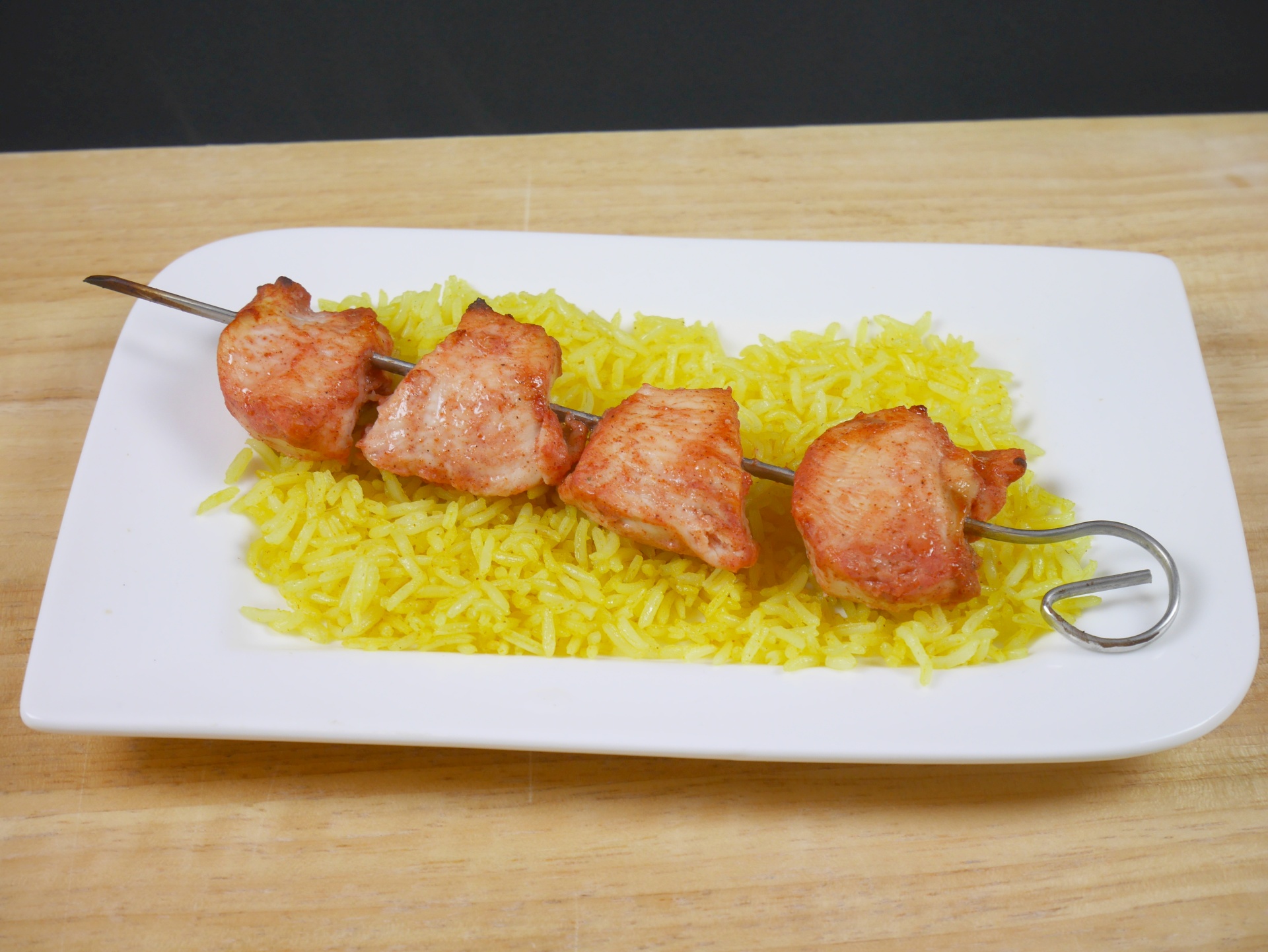 Hhnchenspiesse Tandoori mit Curry-Reis und
              Joghurt-Sauce