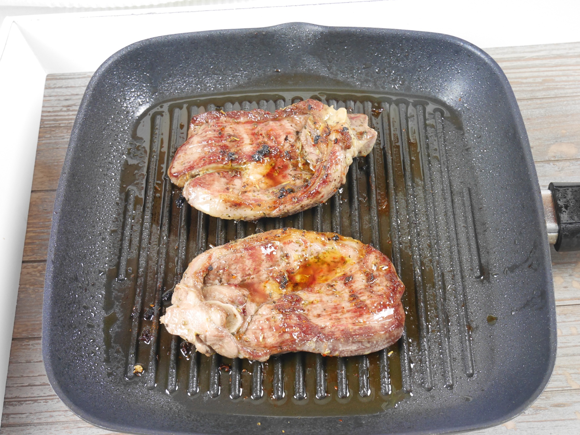 Gegrillte Lammscheiben aus der Keule