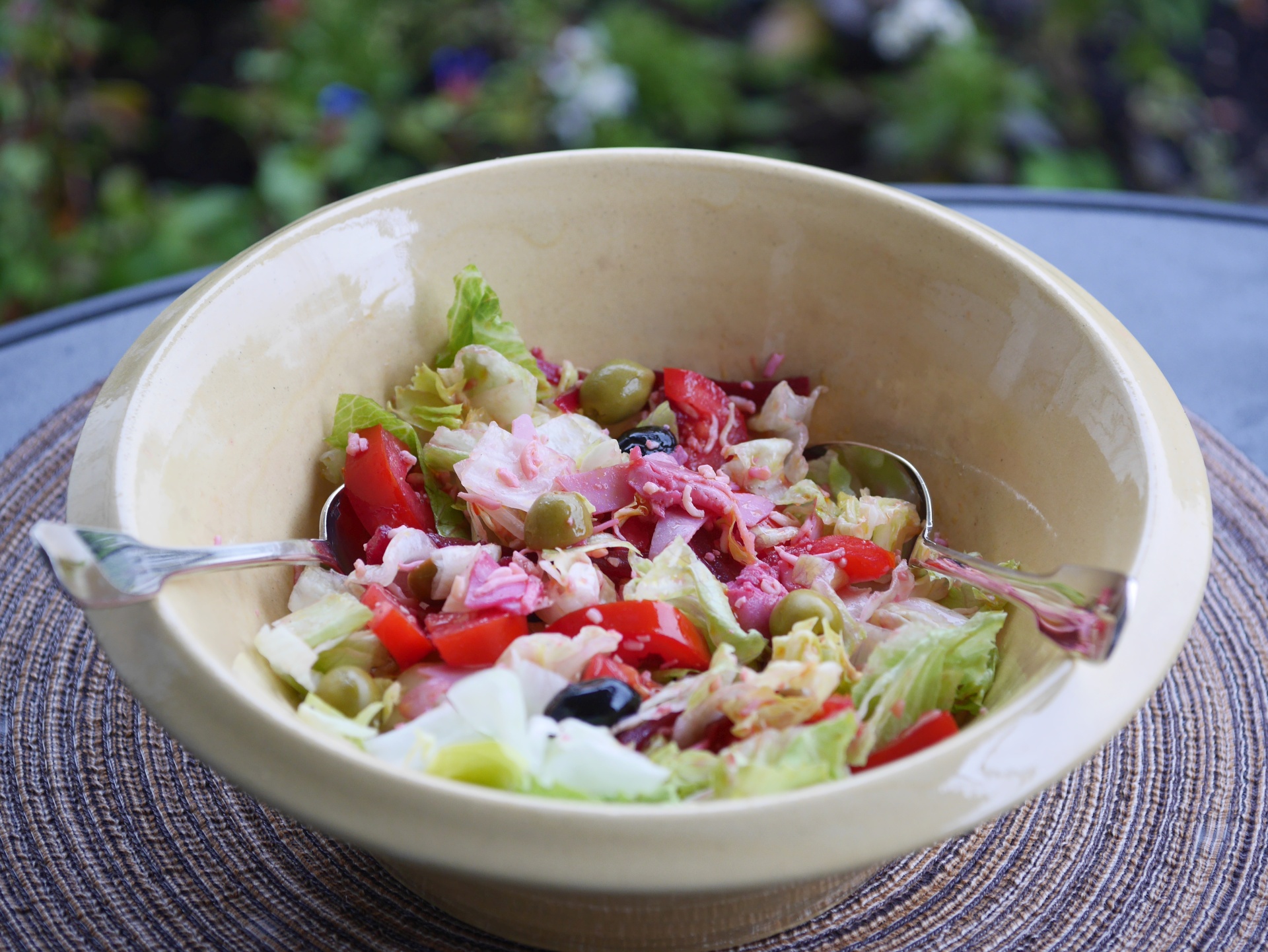 Eissalat mit Roter Beete und Rapsl