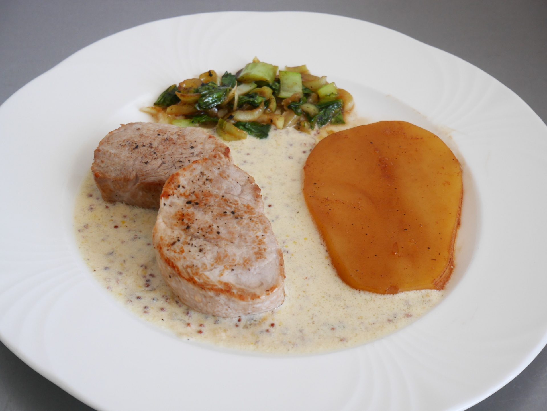 Schweinemedaillons mit Senfsauce und
              Fondkartoffeln