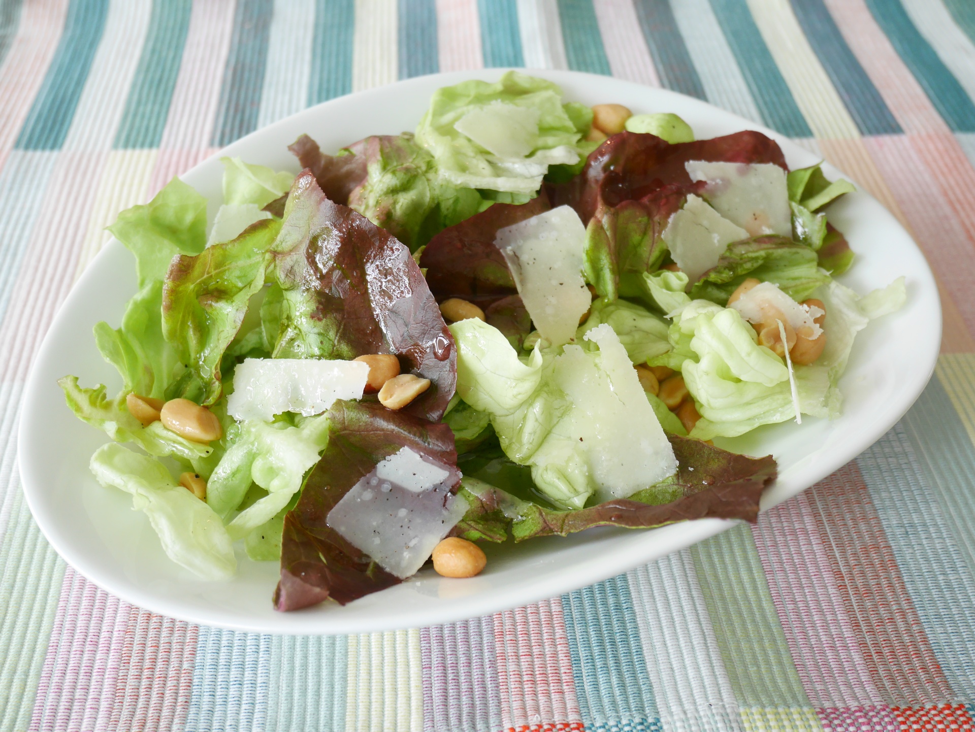 Burgundersalat mit Erdnssen